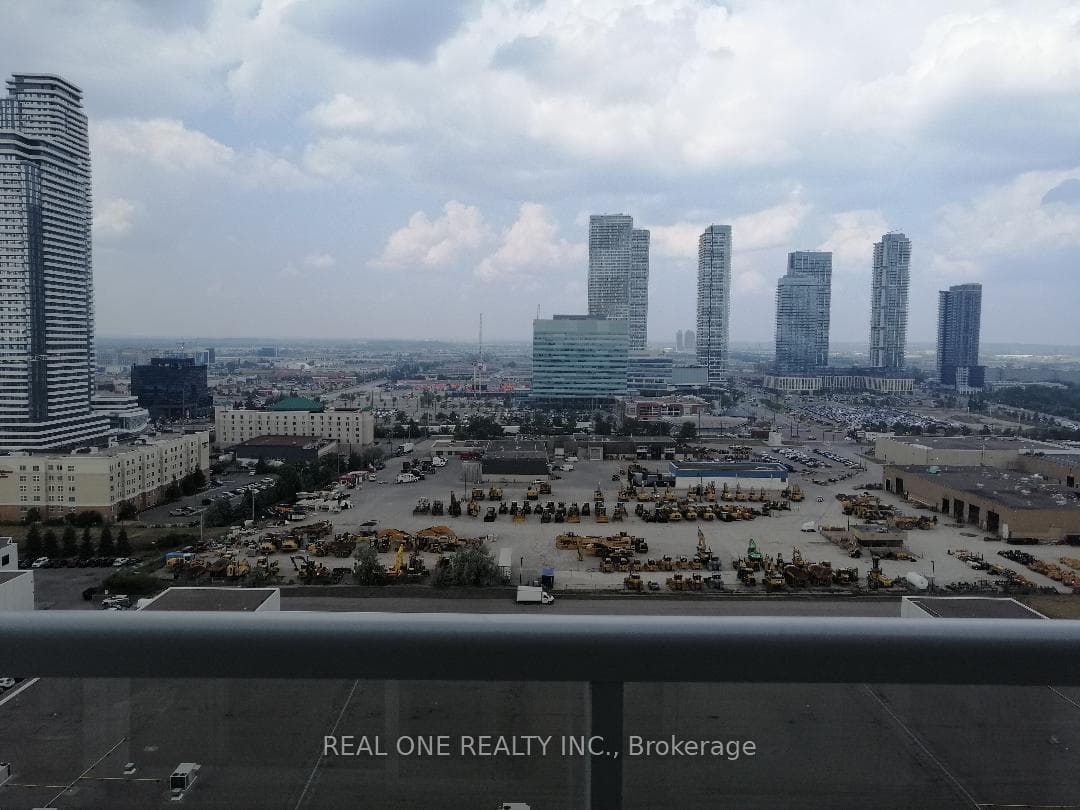 38 Honeycrisp Crescent 2001, Vaughan, ON L4K 0M8, Vaughan — photo 1
