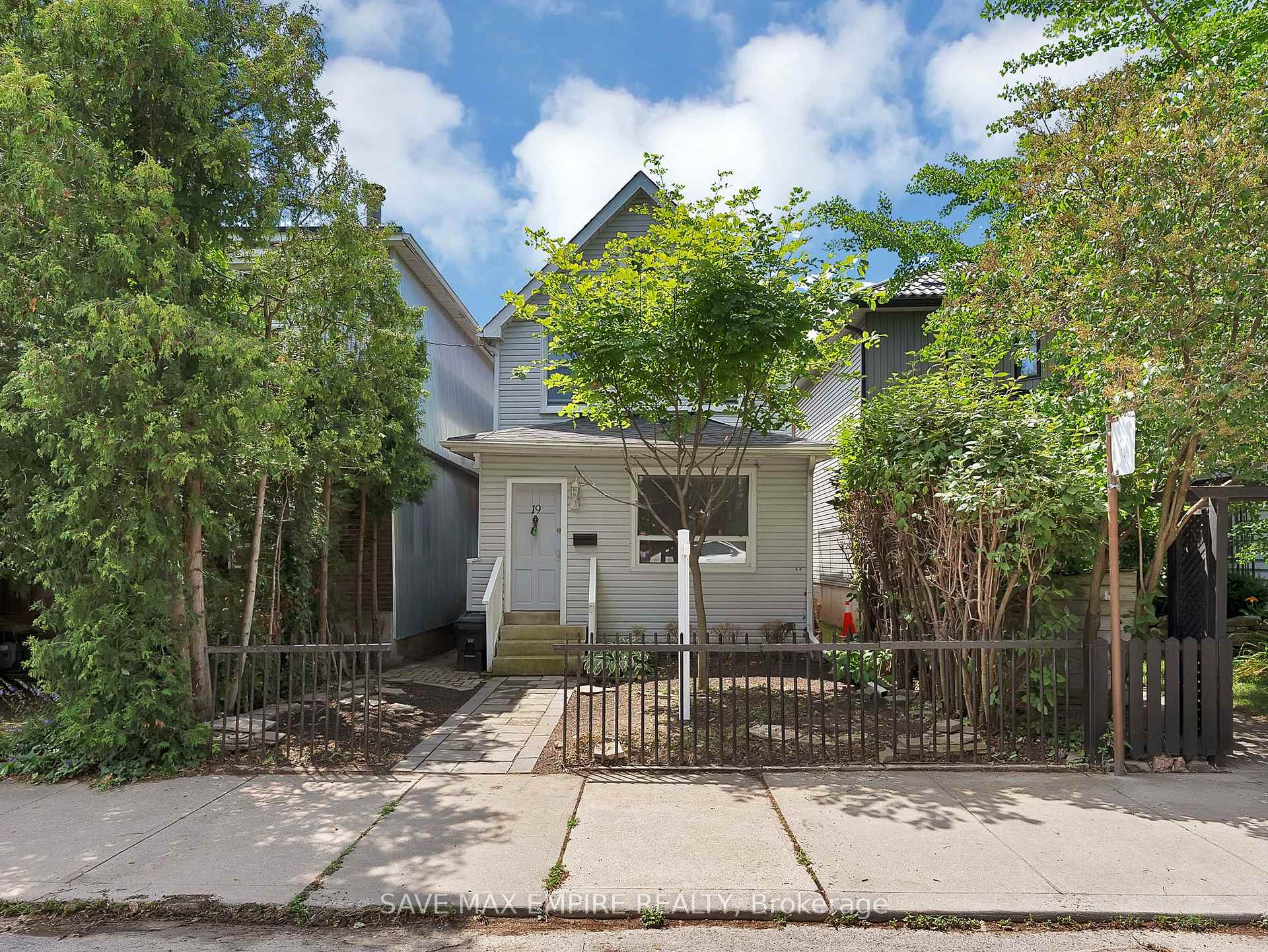 19 Minto Street, Toronto, ON M4L 1B5, Toronto E01 — photo 1