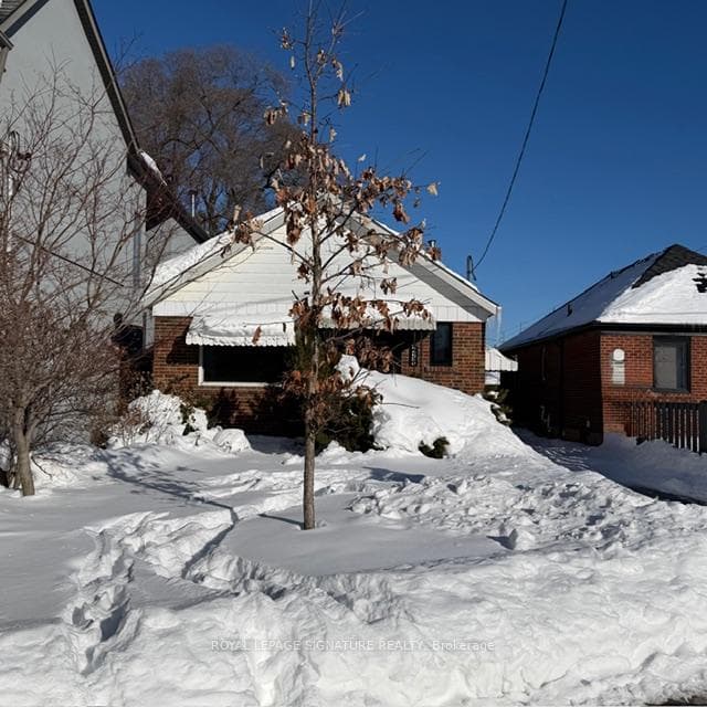 293 Glebemount Avenue Lower, Toronto, ON M4C 3V4, Toronto E03 — photo 1