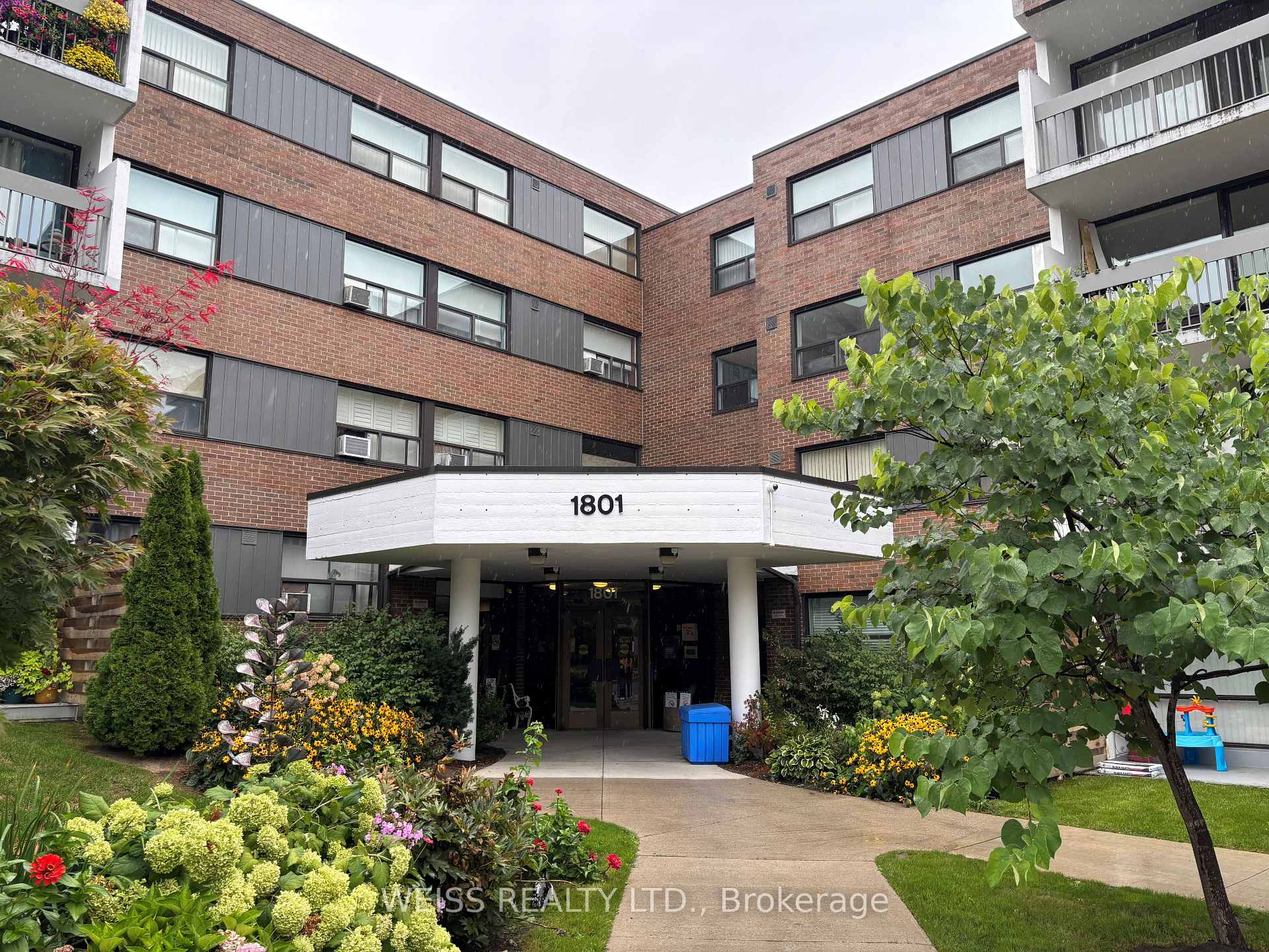 1801 O'Connor Drive 310, Toronto, ON M4A 2P8, Toronto C13 — photo 1
