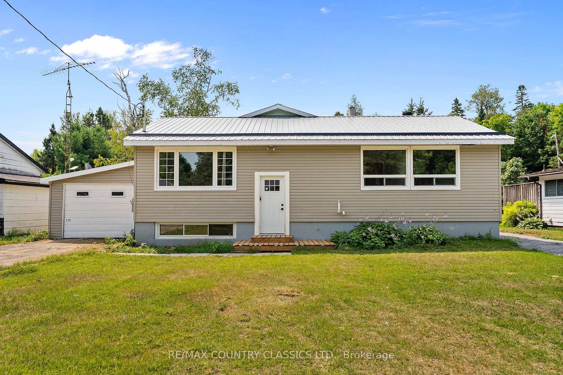 1043 Estates Road, Highlands East, ON K0L 1C0, Highlands East — photo 1