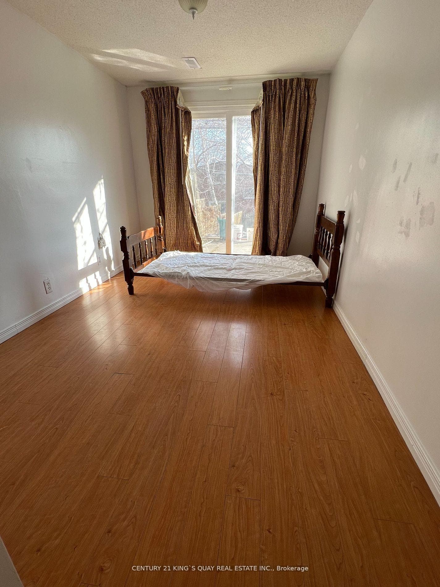 74 glendower Circuit LOWER, Toronto, ON M1T 2Z4, Toronto E05 — photo 1
