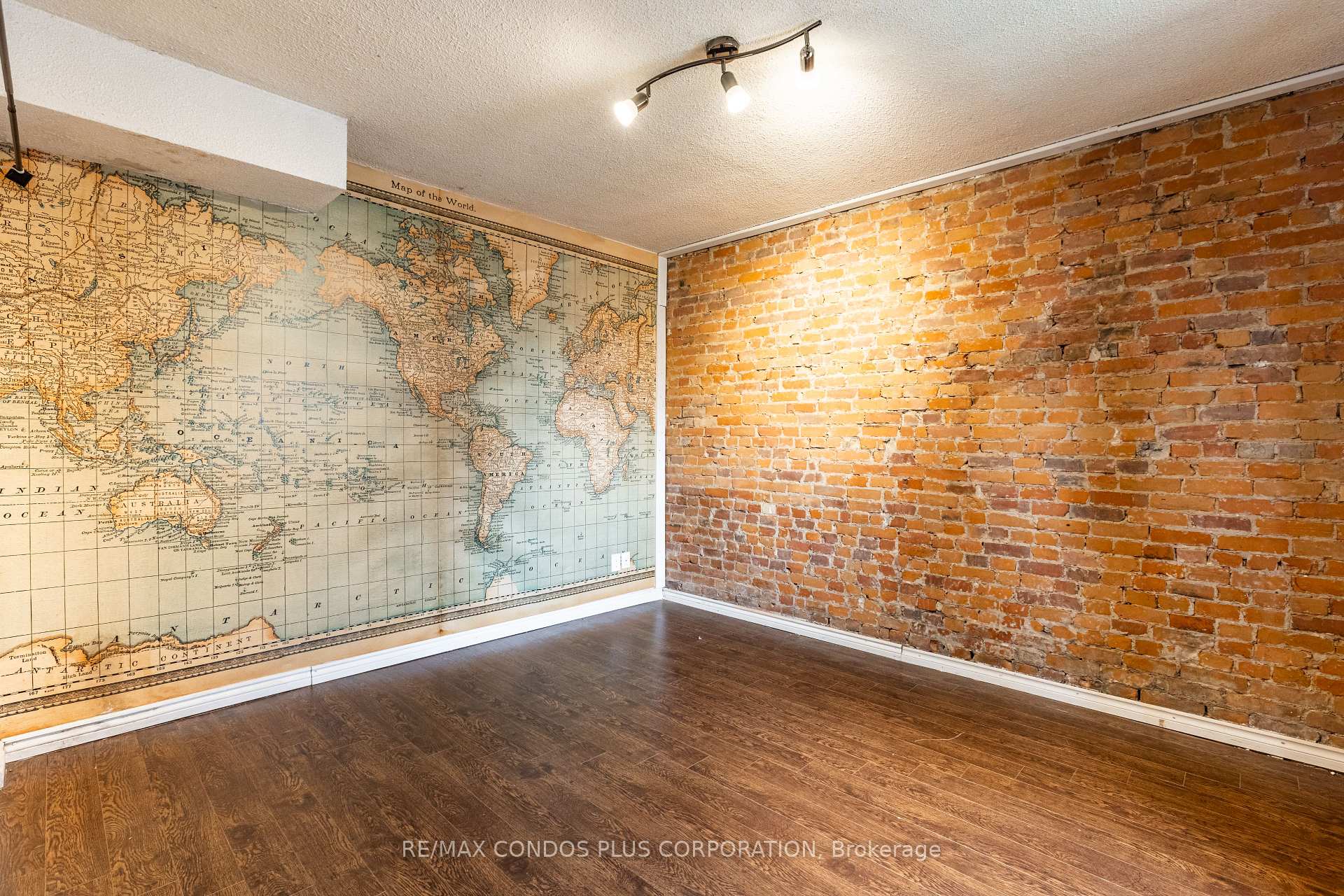 225 Gladstone Avenue 105, Toronto, ON M6J 3L5, Toronto C01 — photo 1
