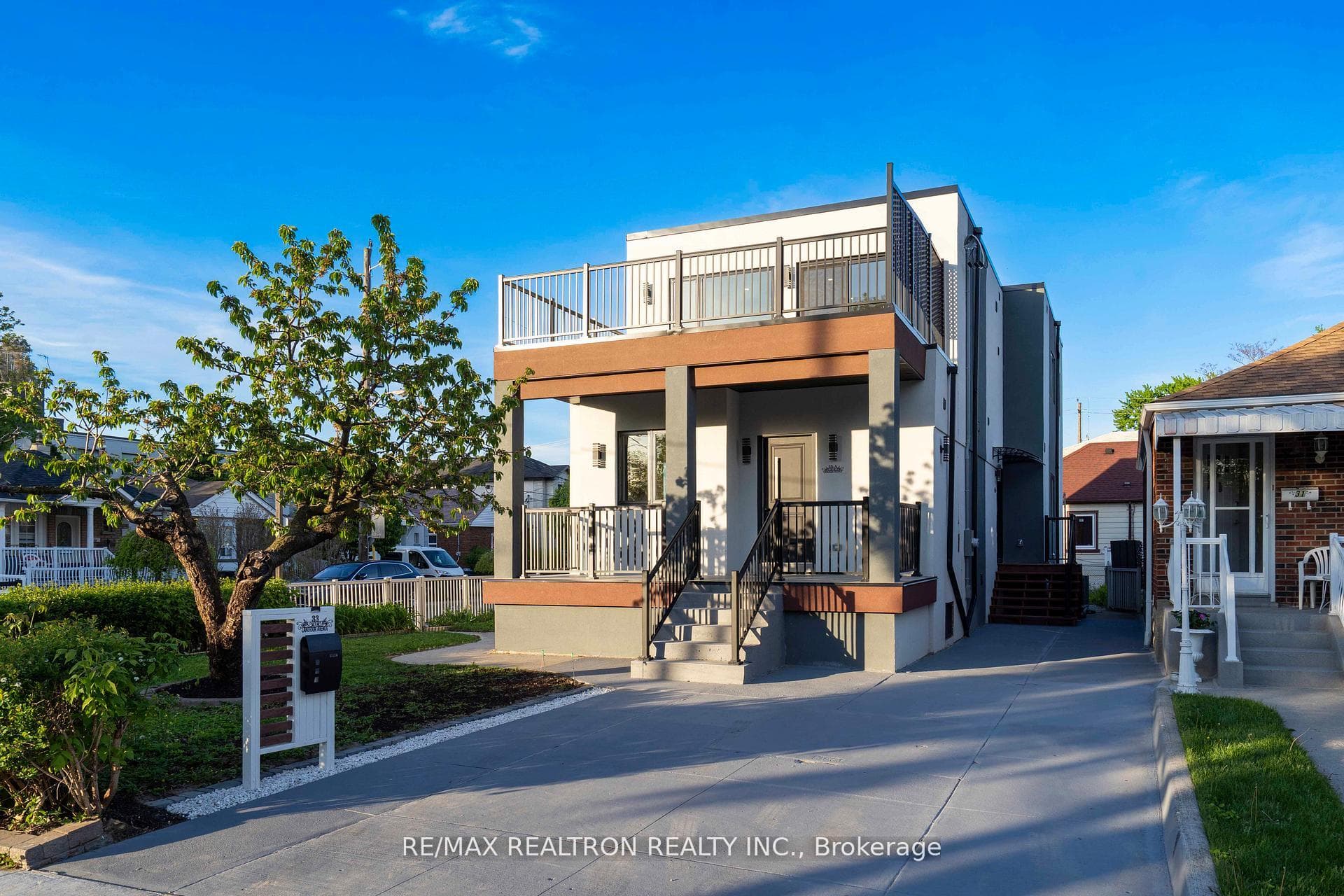 33 Landour Avenue, Toronto, ON M6M 4J3, Toronto W03 — photo 1