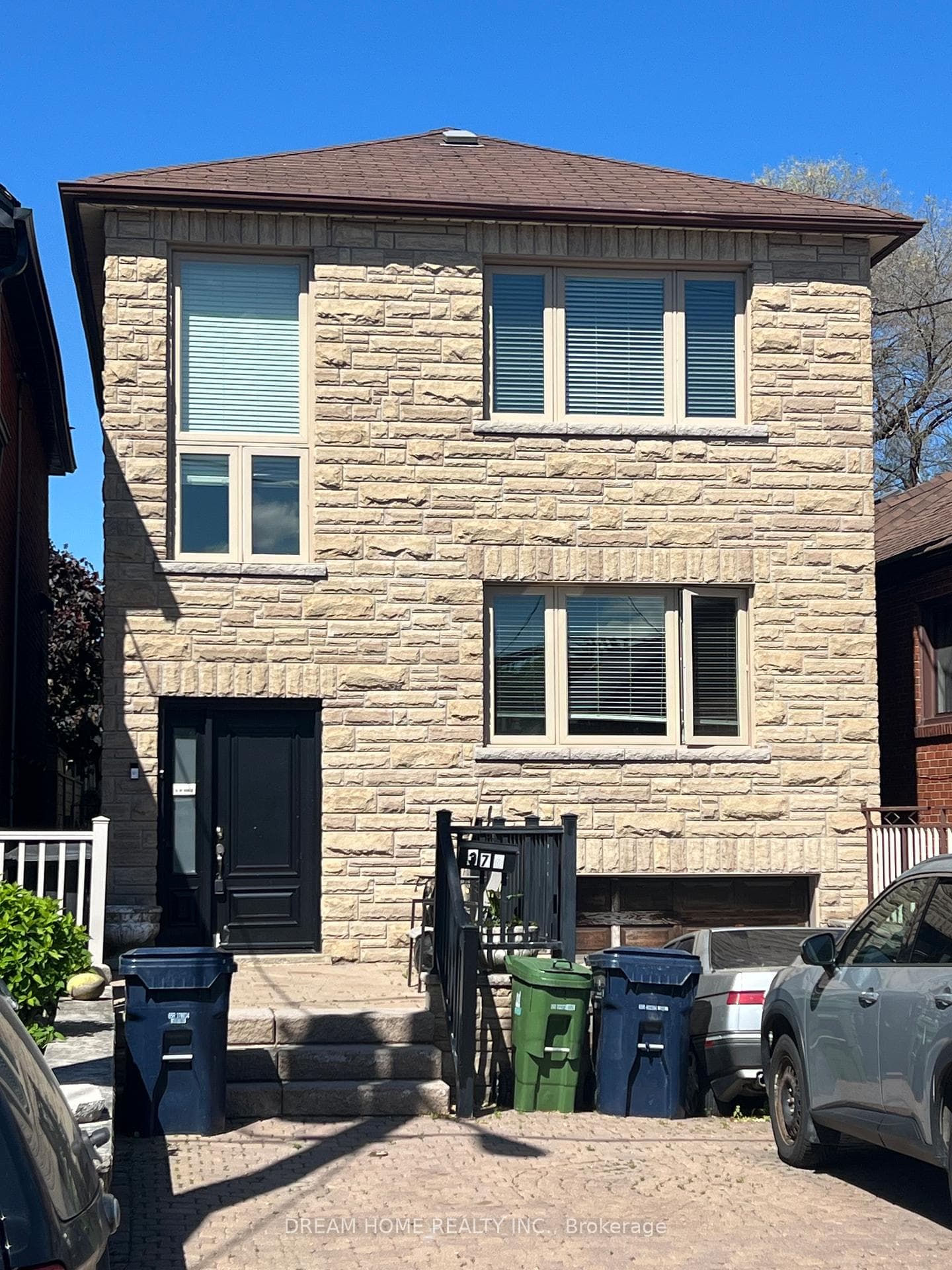 376 Blackthorn Avenue Upper, Toronto, ON M6M 3B9, Toronto W03 — photo 1