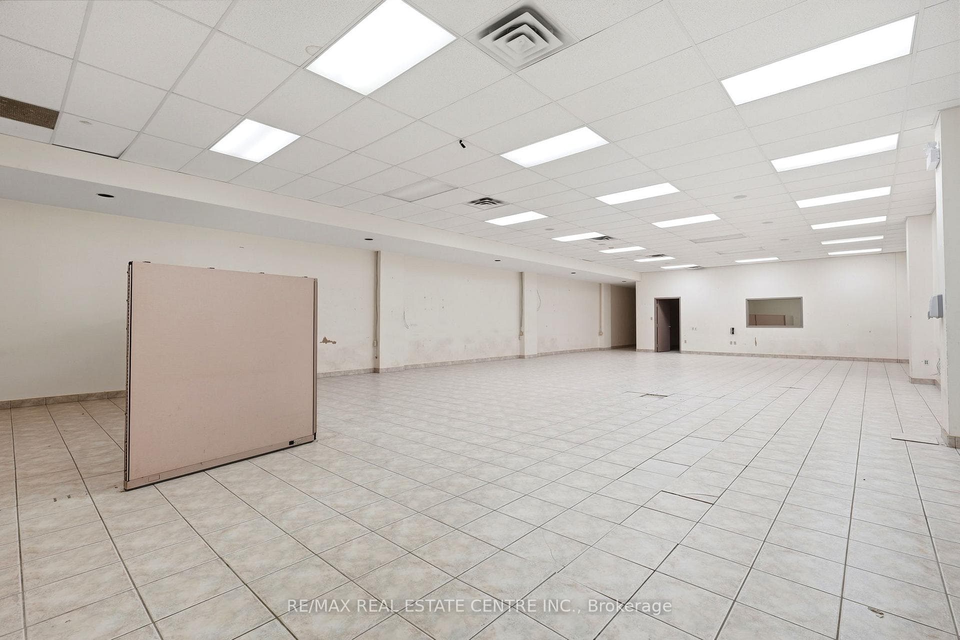 45 Wyndham Street N B1, Guelph, ON N1H 4E4, Guelph — photo 1
