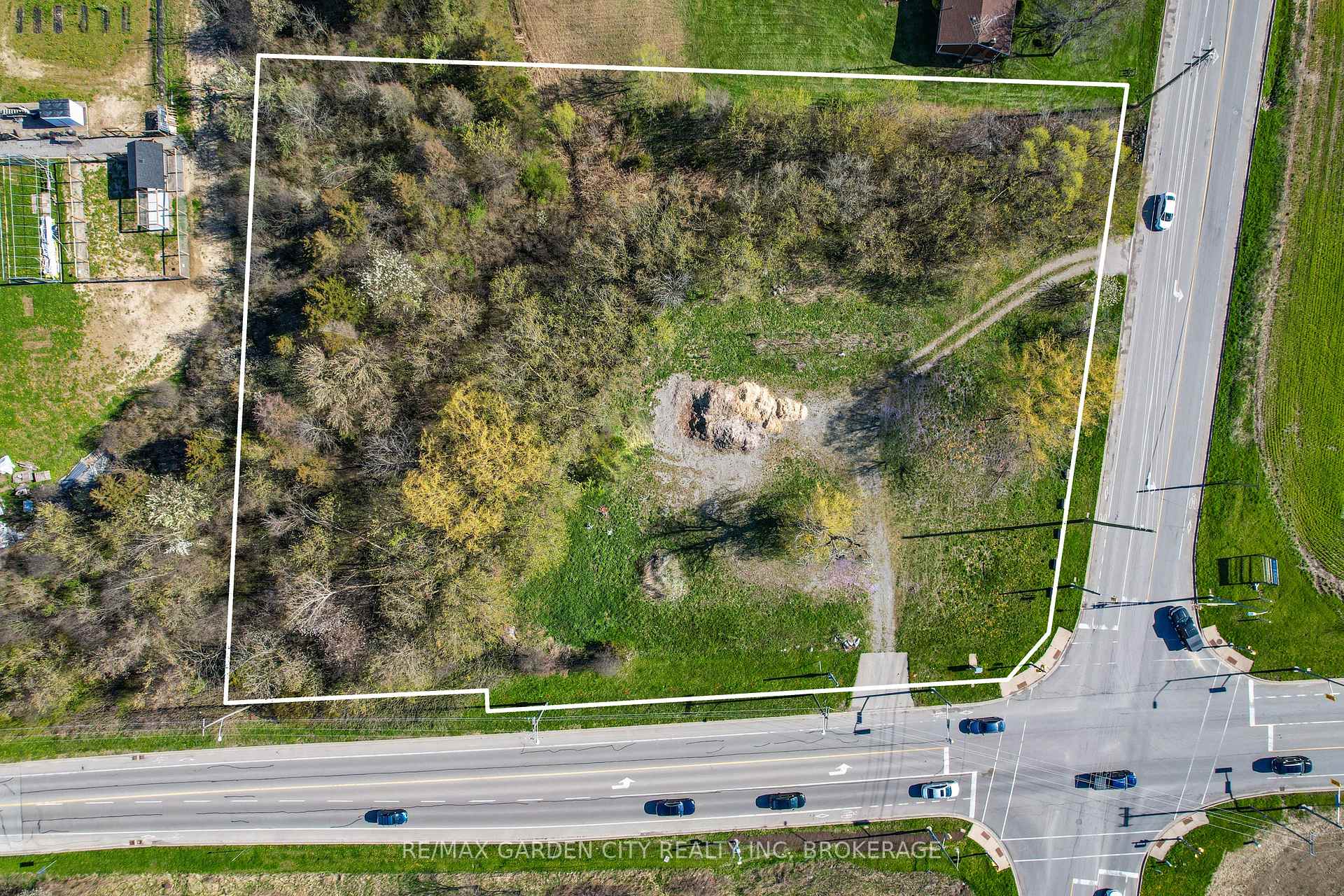 381 St. Paul Street W, St. Catharines, ON L2R 3N1, St. Catharines — photo 1