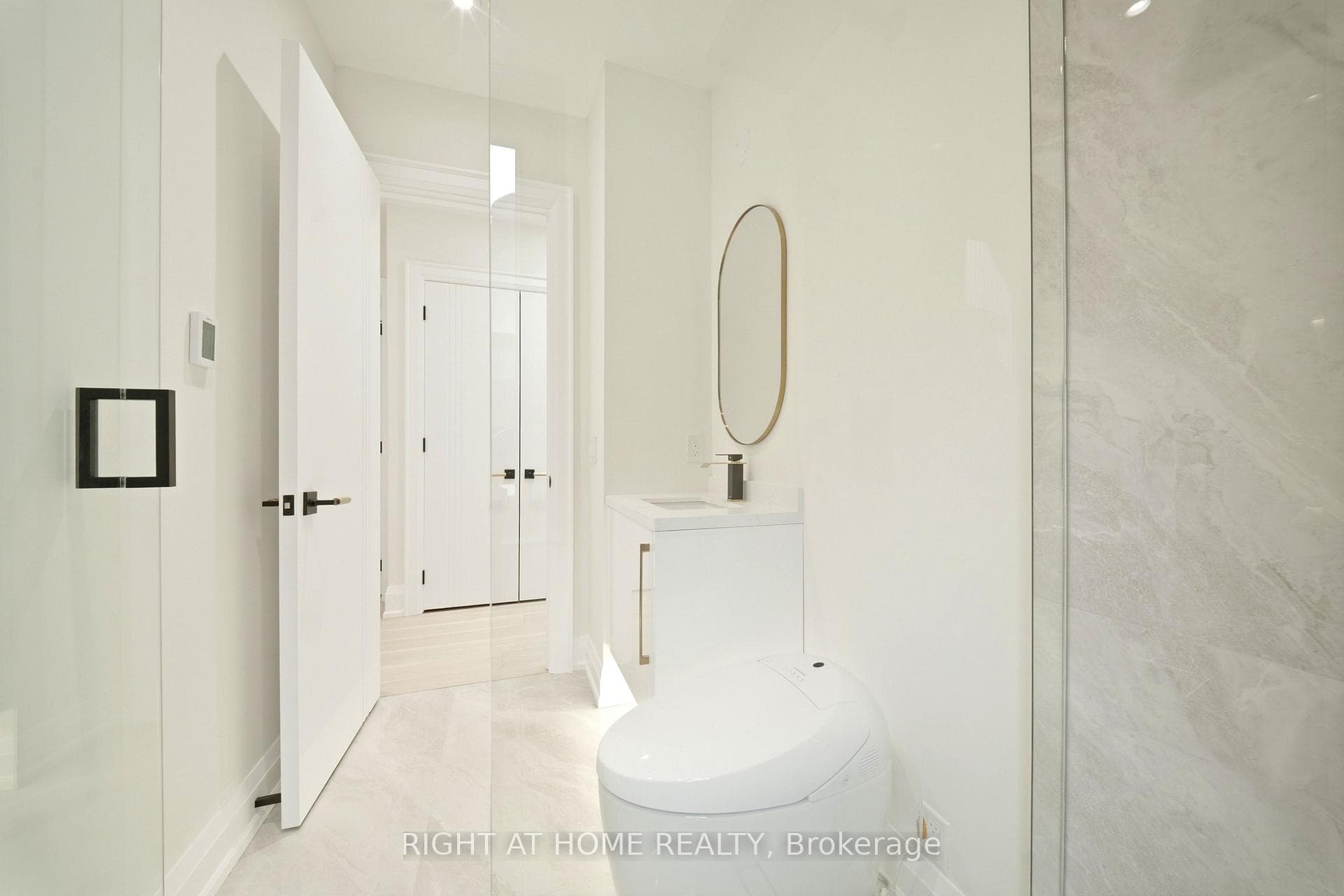 28 Pine Avenue, Mississauga, ON L5H 2P6, Mississauga — photo 1