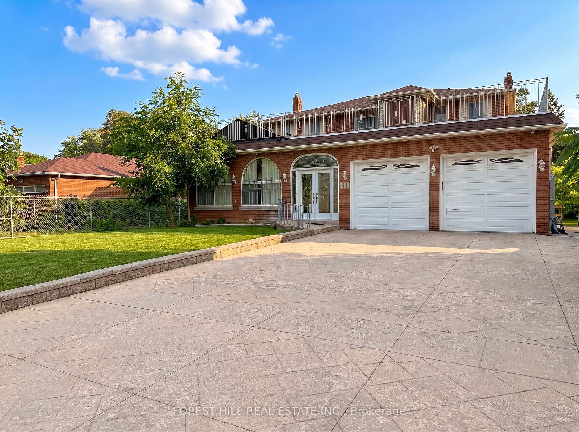 211 Carrville Road, Richmond Hill, ON L4C 6E4, Richmond Hill — photo 1