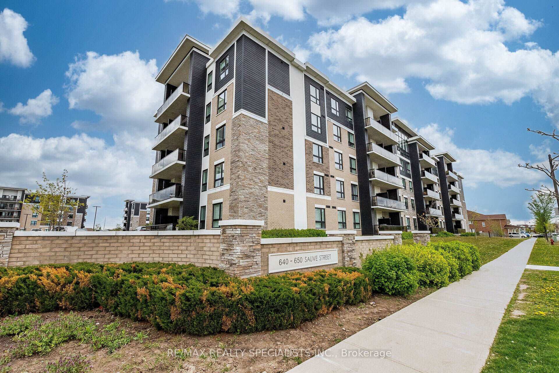 640 Sauve Street 221, Milton, ON L9T 7E3, Milton — photo 1