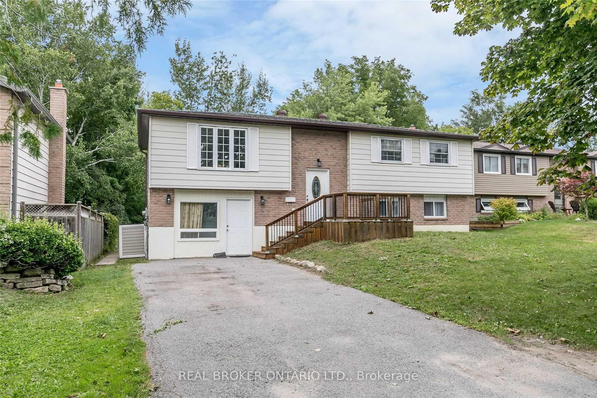 18 Chippawa Court Upper, Barrie, ON L4M 5N8, Barrie — photo 1