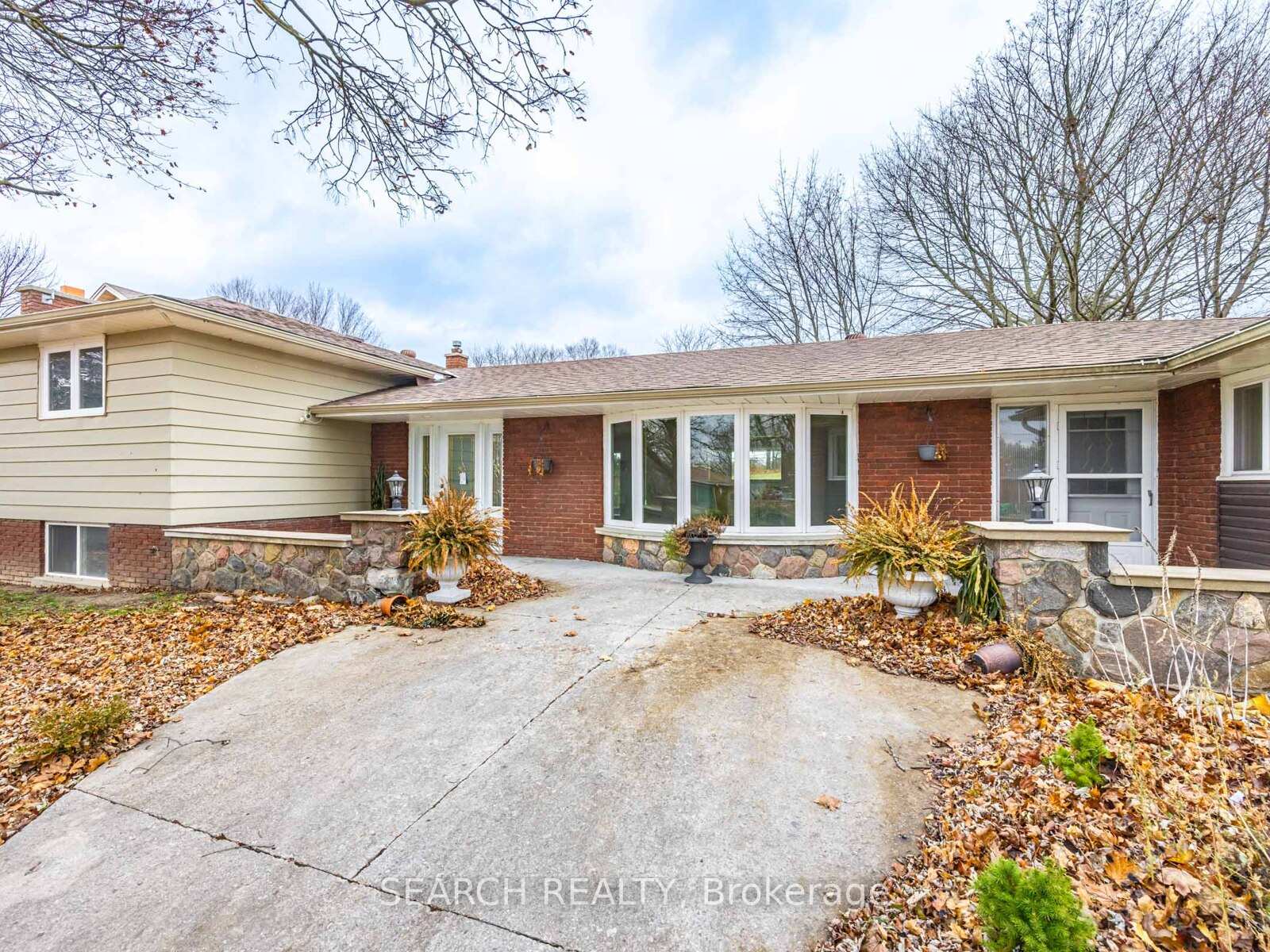 41 Hamilton Drive, Newmarket, ON L3Y 3E7, Newmarket — photo 1