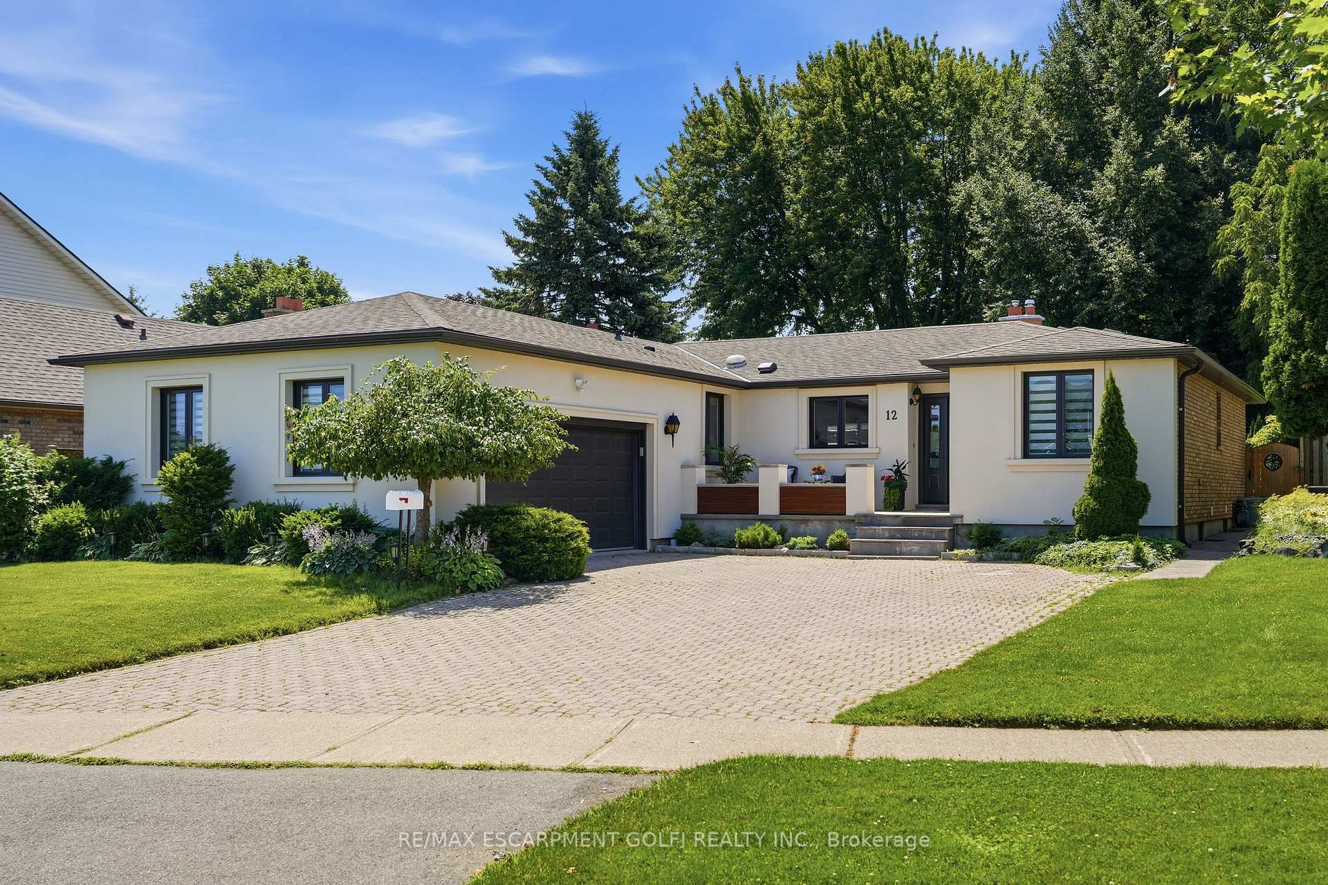 12 Cheval Drive, Grimsby, ON L3M 4P9, Grimsby — photo 1