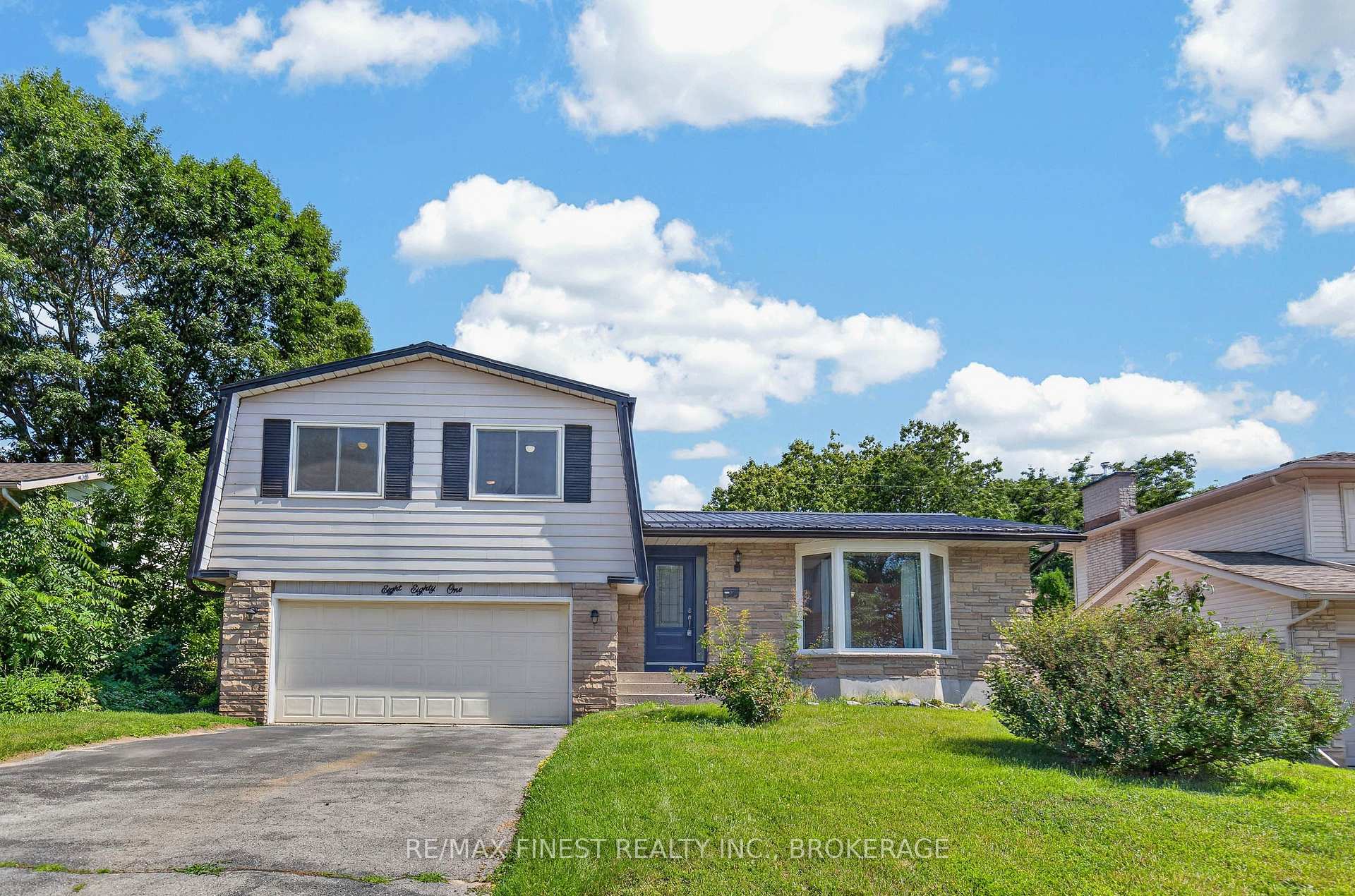 881 Ludgate Crescent, Kingston, ON K7M 6C7