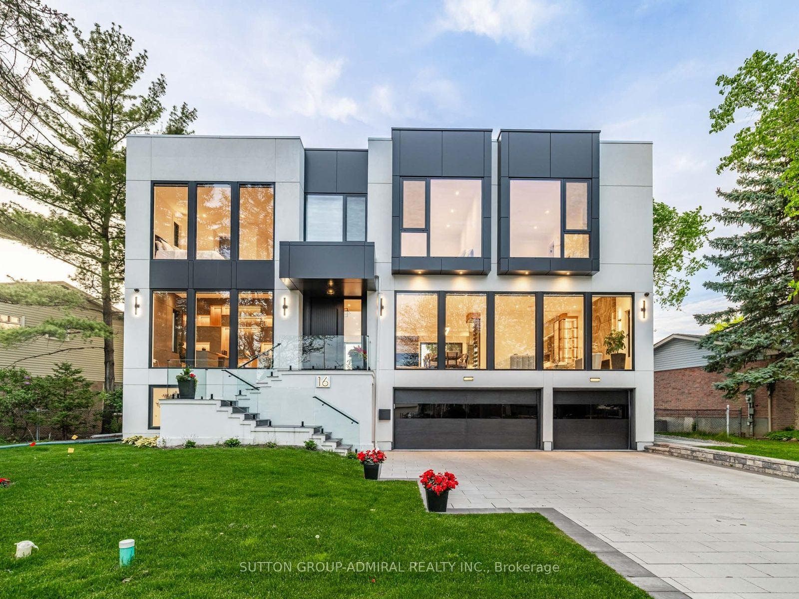 16 Sanderson Crescent, Richmond Hill, ON L4C 5L4, Richmond Hill — photo 1