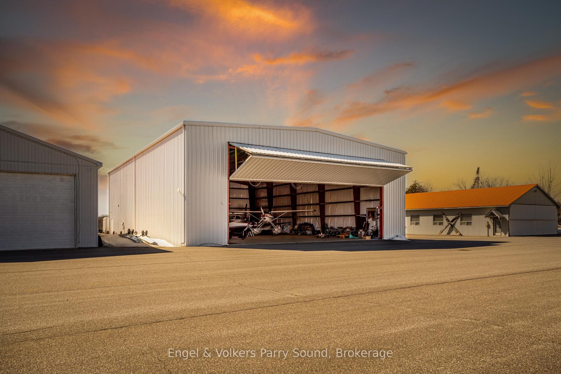 14 Hangar Road, Seguin, ON P2A 0B2, Seguin — photo 1