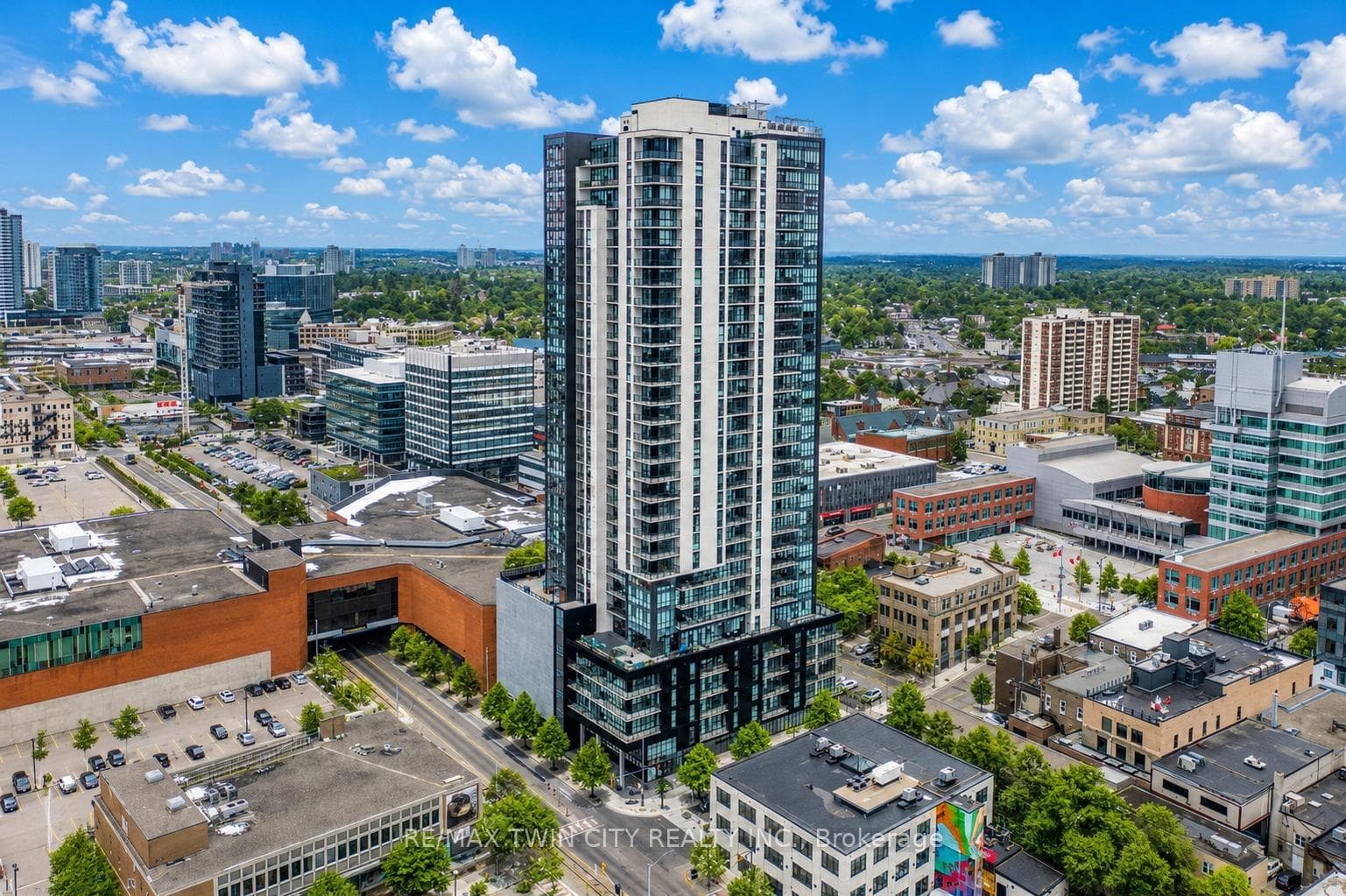 60 Charles Street W 1402, Kitchener, ON N2G 0C9, Kitchener — photo 1