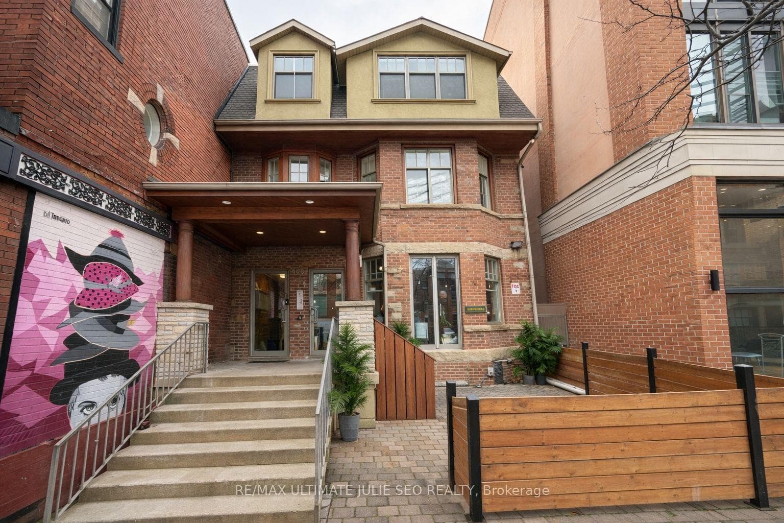 460 College Street, Toronto, ON M6G 1A1, Toronto C01 — photo 1