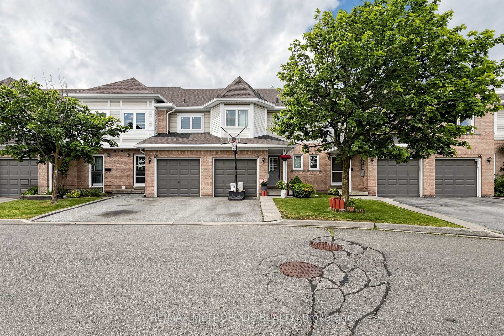 62 Brisbane Court, Brampton, ON L6R 1V4, Brampton — photo 1