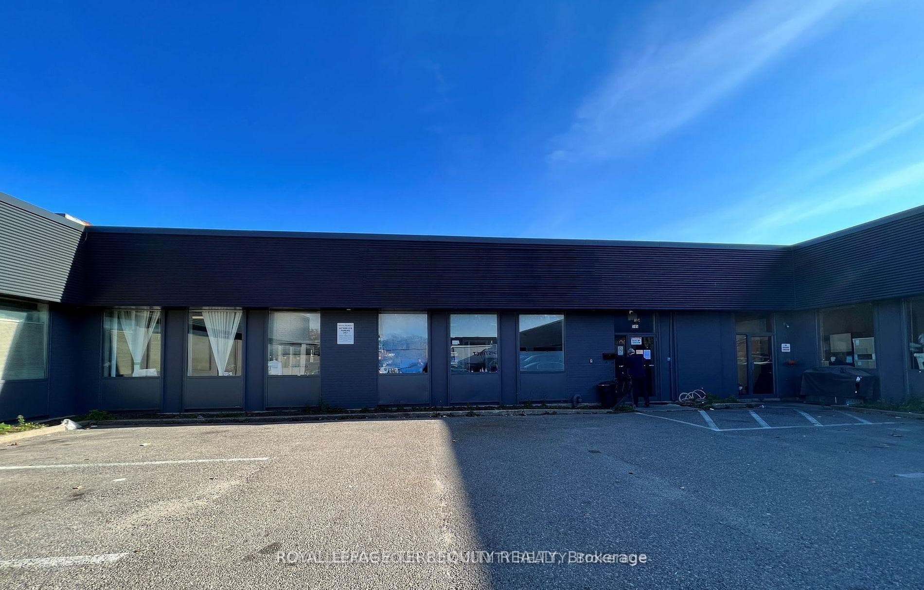 585 Trethewey Drive, Toronto, ON M6M 4B8, Toronto W04 — photo 1