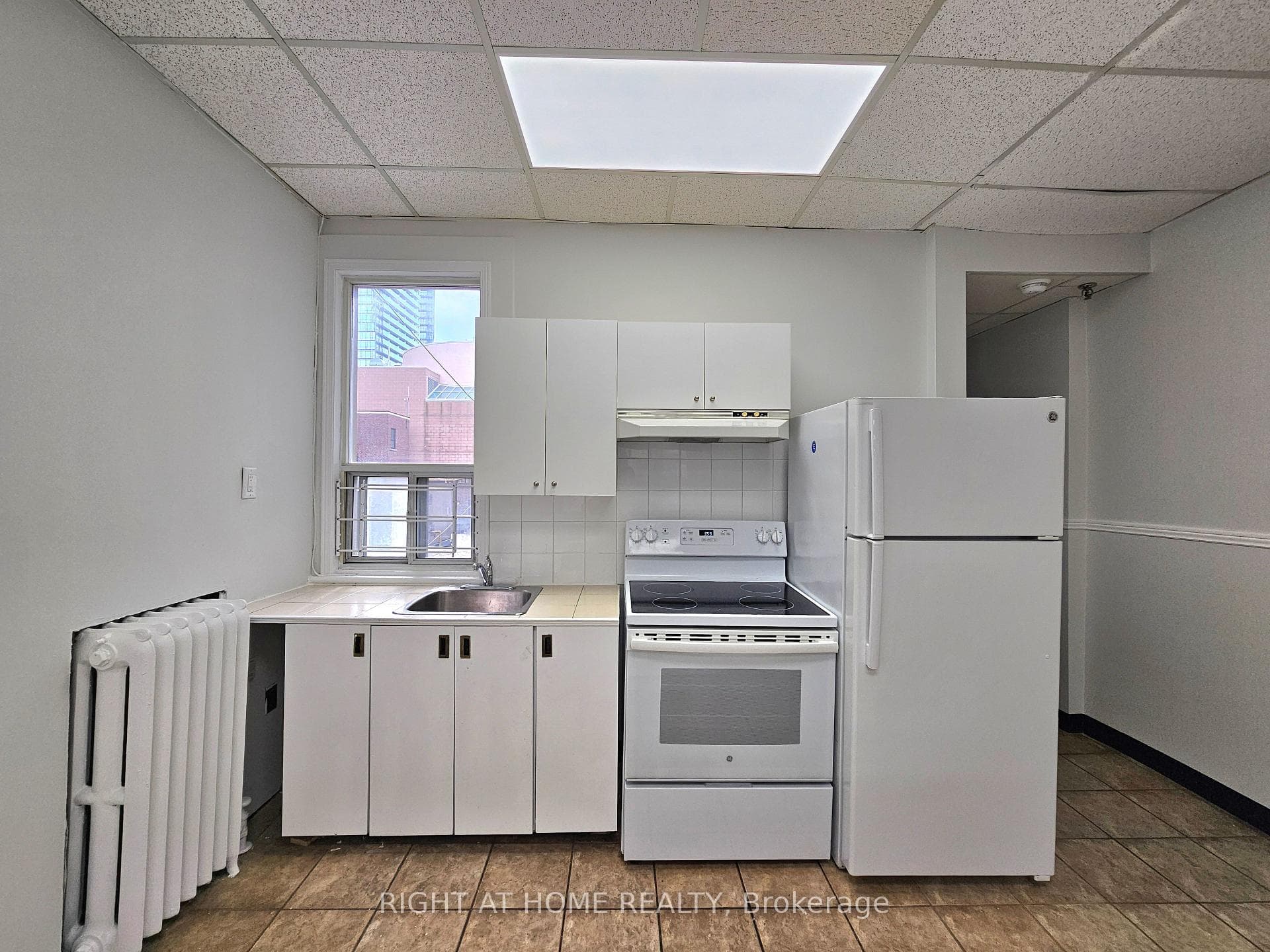 516 Yonge Street 6, Toronto, ON M4Y 1X9, Toronto C08 — photo 1