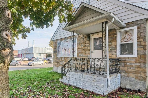 276 Mcarthur Avenue, Vanier and Kingsview Park, ON K1L 6P4, Vanier and Kingsview Park — photo 1