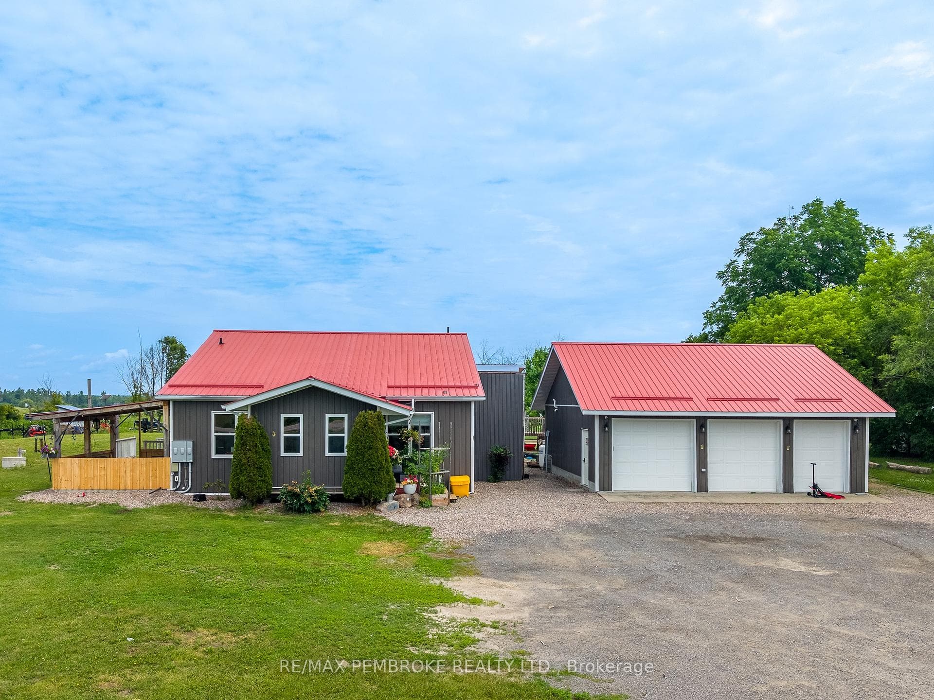 1890 Queensline Road, Whitewater Region, ON K0J 1V0, Whitewater Region — photo 1