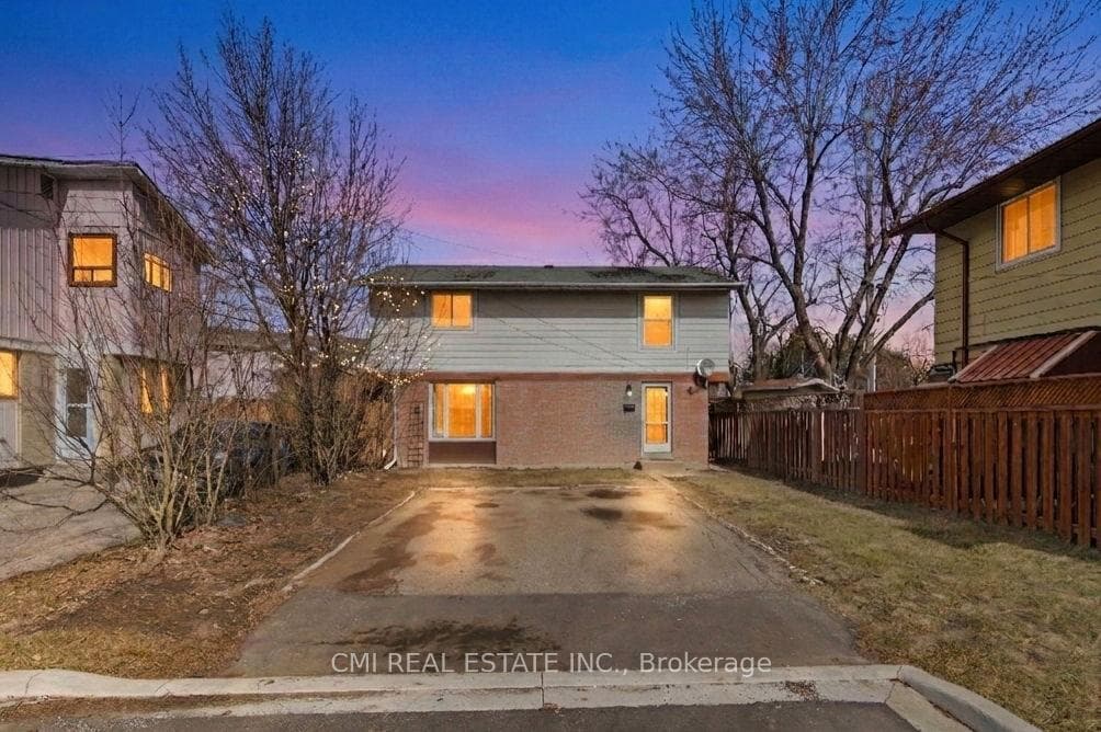 8 Huronia Court, Brampton, ON L6S 2C7, Brampton — photo 1