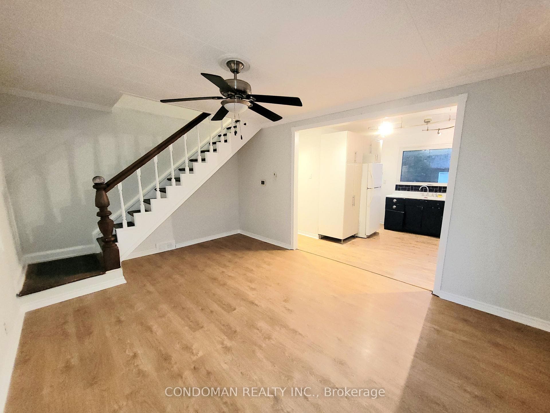 22 Fairfield Avenue, Toronto W06, ON M8V 2H9