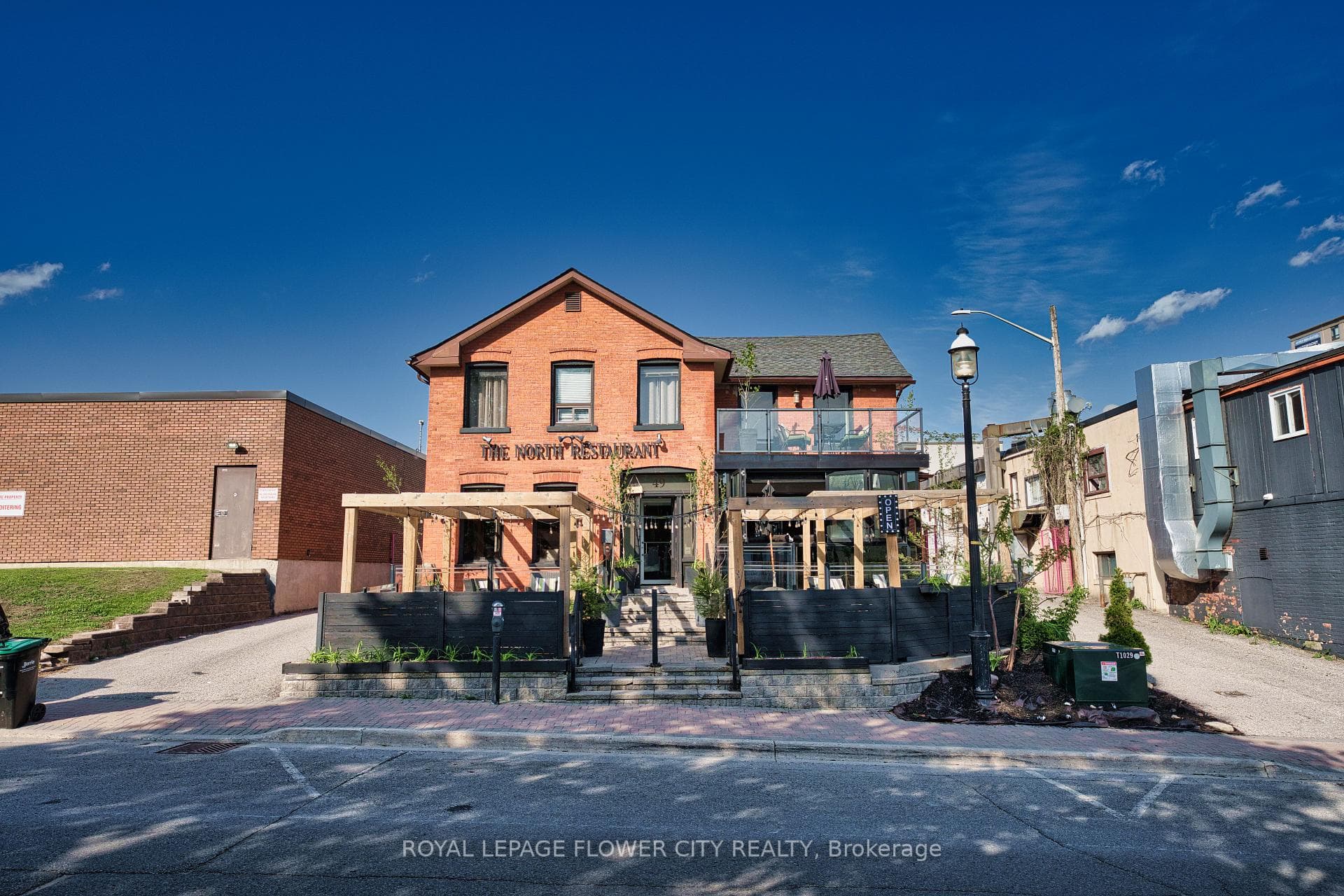 49 Mary Street, Barrie, ON L4N 1T2, Barrie — photo 1