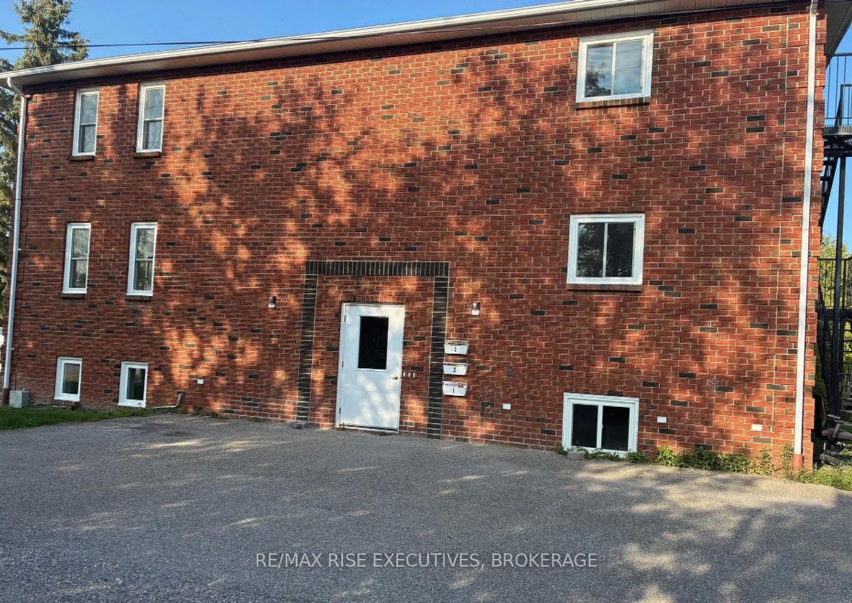 565 Emma Street 3, Gananoque, ON K7G 2Y6, Gananoque — photo 1