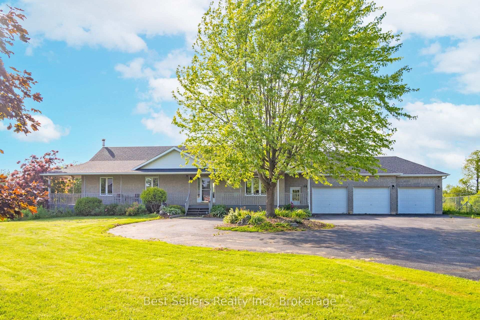 14 Pioneer Ridge Court, Essa, ON L0L 1N0, Essa — photo 1
