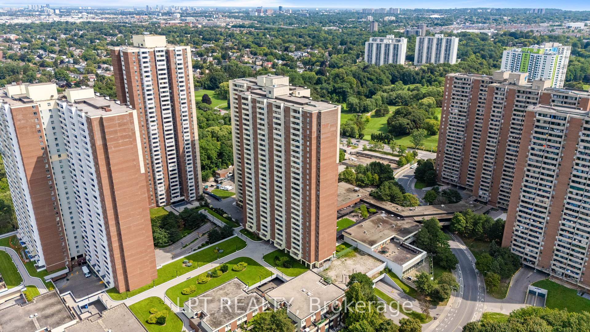 5 Massey Square 2811, Toronto, ON M4C 5L6, Toronto E03 — photo 1