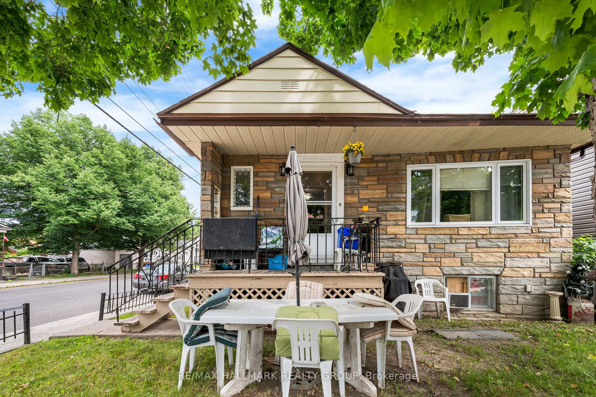 201 Ethel Street, Vanier and Kingsview Park, ON K1L 5X1, Vanier and Kingsview Park — photo 1