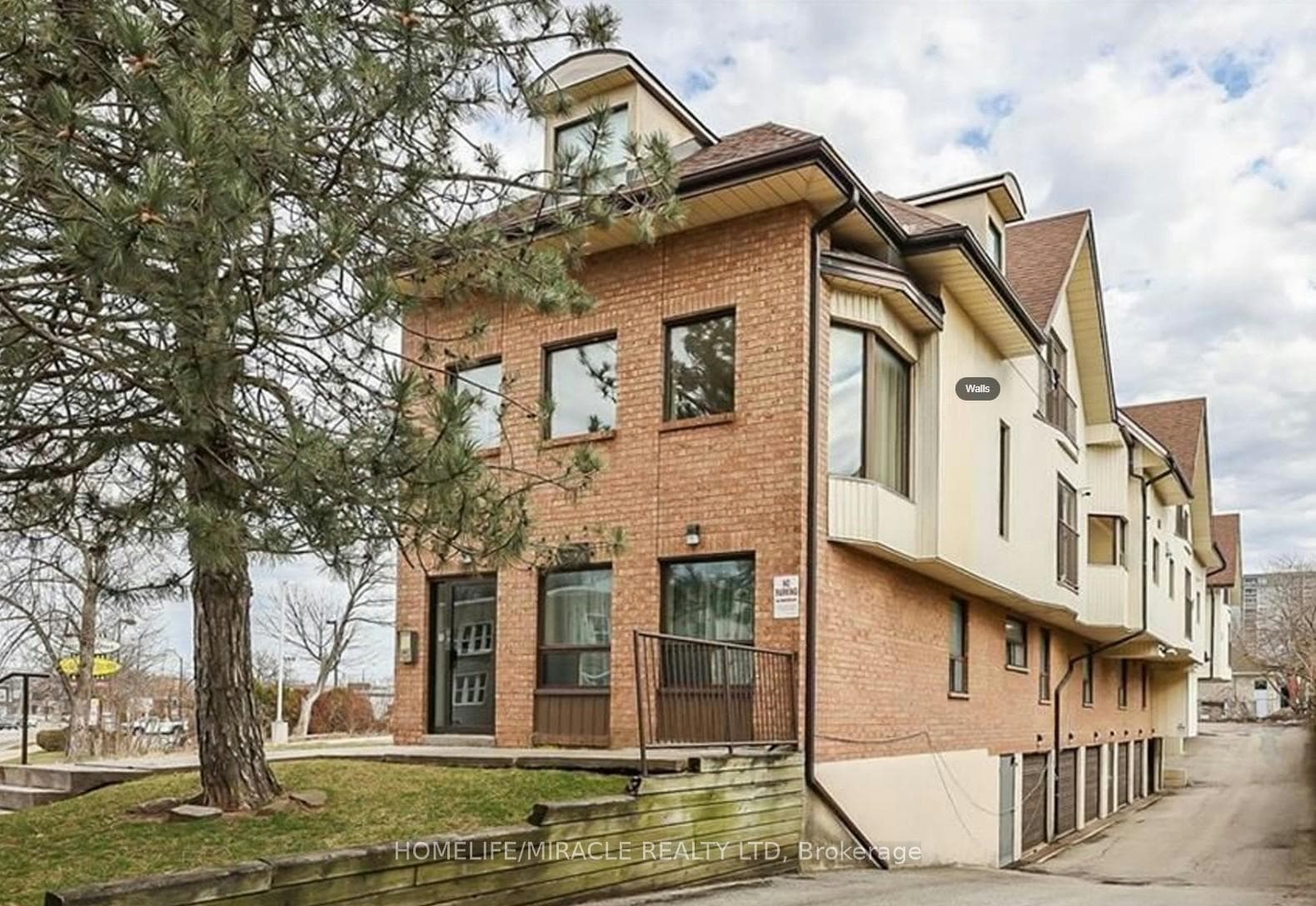 4872 Valley Way 201, Niagara Falls, ON L2E 1W3, Niagara Falls — photo 1