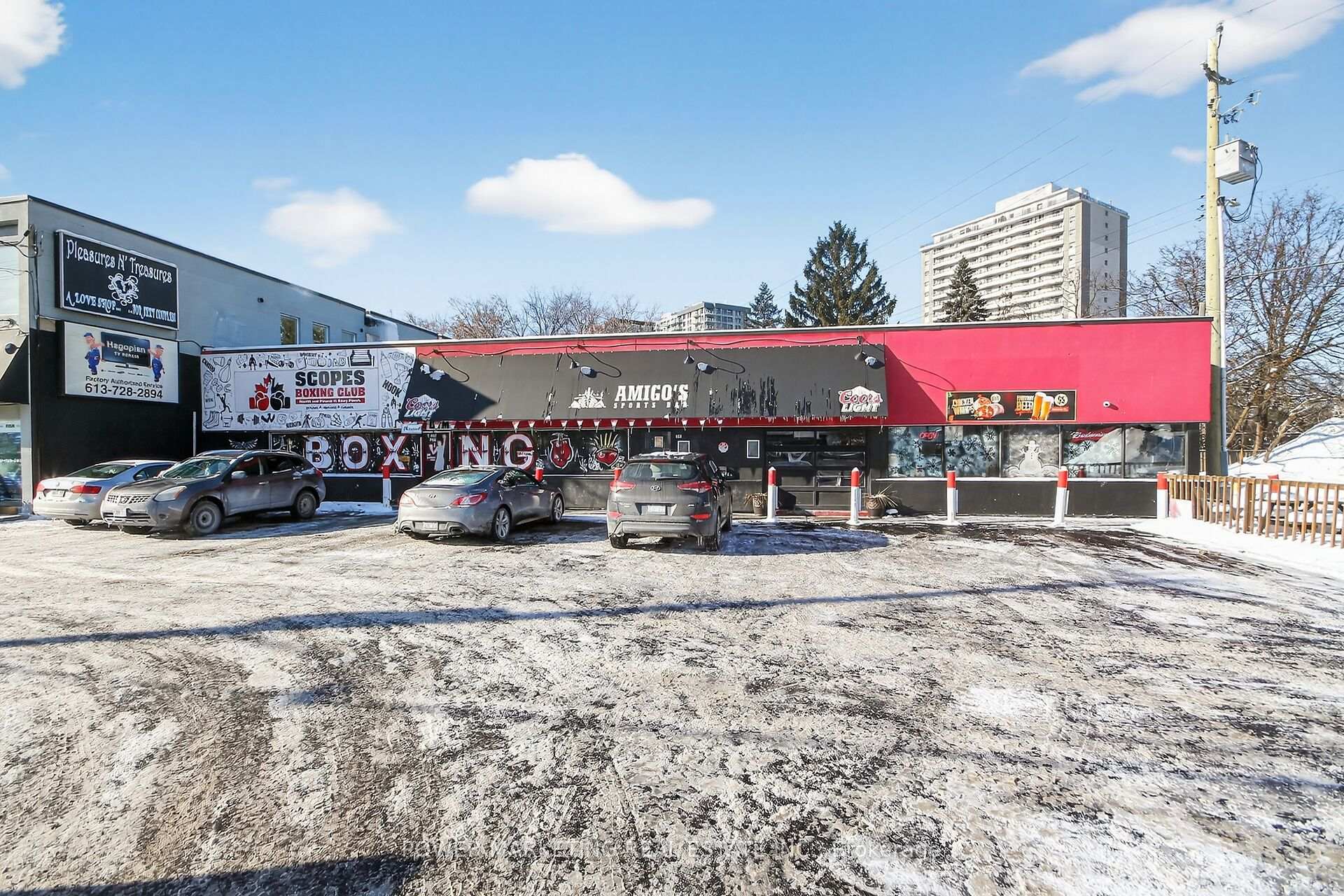 858 MERIVALE Road, Carlington - Central Park, ON K1Z 5Z4, Carlington - Central Park — photo 1