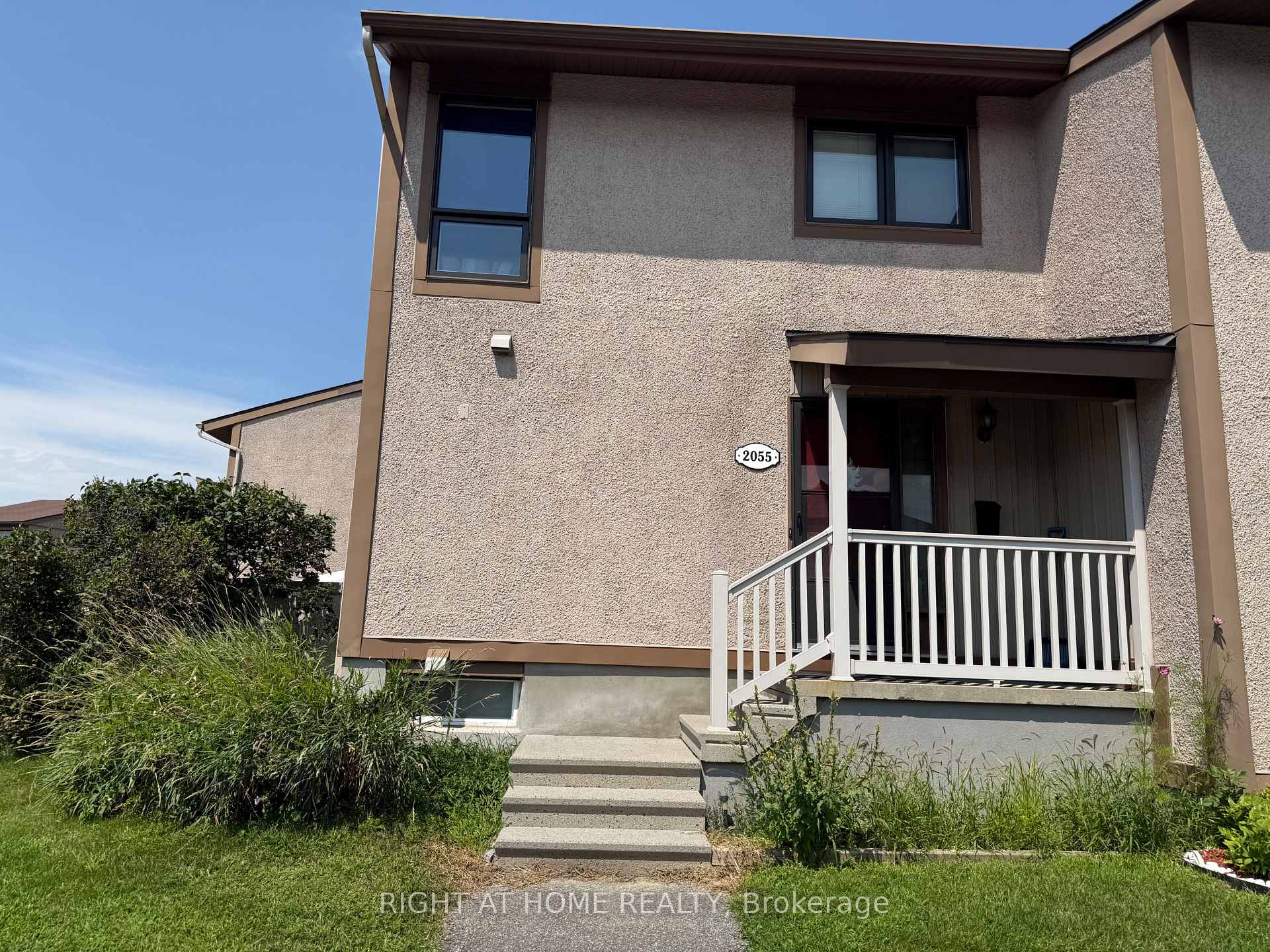2055 Stonehenge Crescent, Cyrville - Carson Grove - Pineview, ON K1B 4N7, Cyrville - Carson Grove - Pineview — photo 1