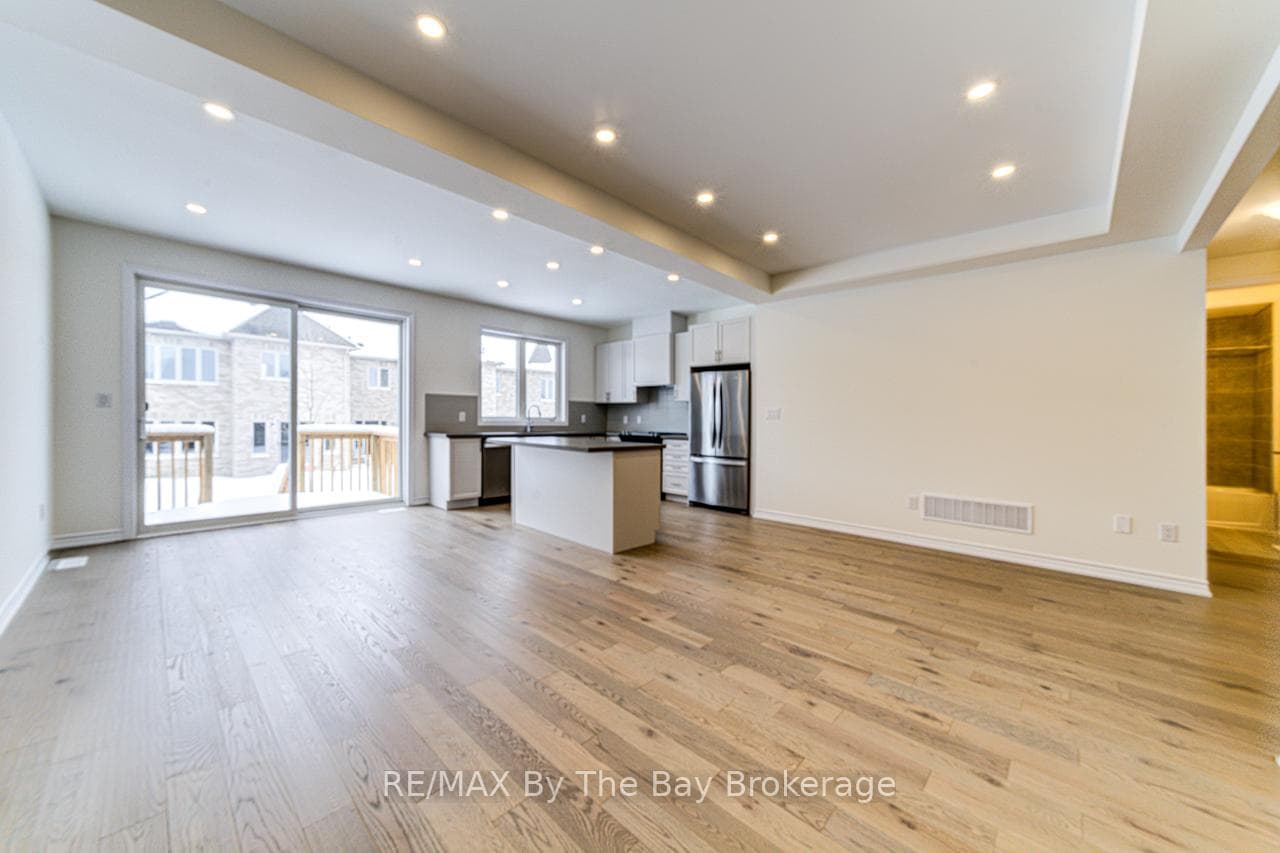 15 Sun Valley Avenue, Wasaga Beach, ON L9Z 0N6, Wasaga Beach — photo 1