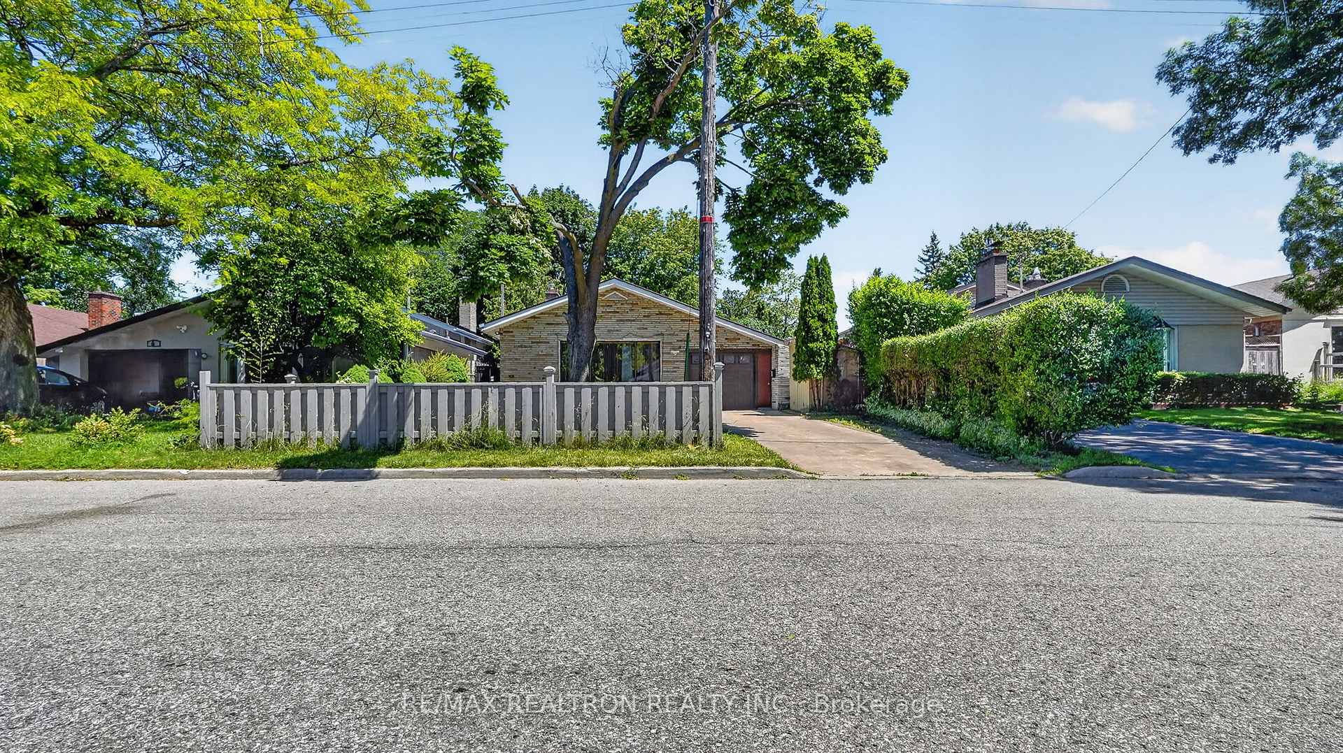 8 Bonnechere Crescent, Toronto, ON M1K 4Y8, Toronto E09 — photo 1