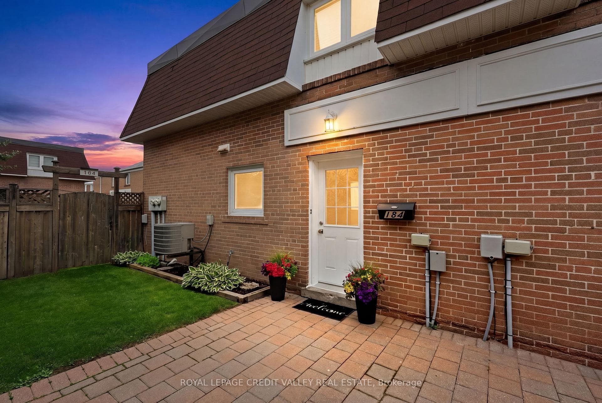 184 Town House Crescent 184, Brampton, ON L6W 3C6, Brampton — photo 1