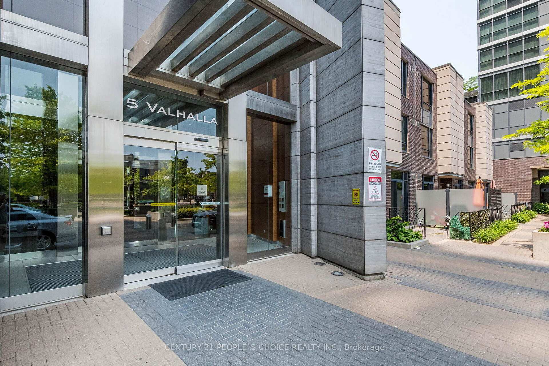 5 Valhalla Inn Road 1302, Toronto, ON M9B 1S9, Toronto W08 — photo 1