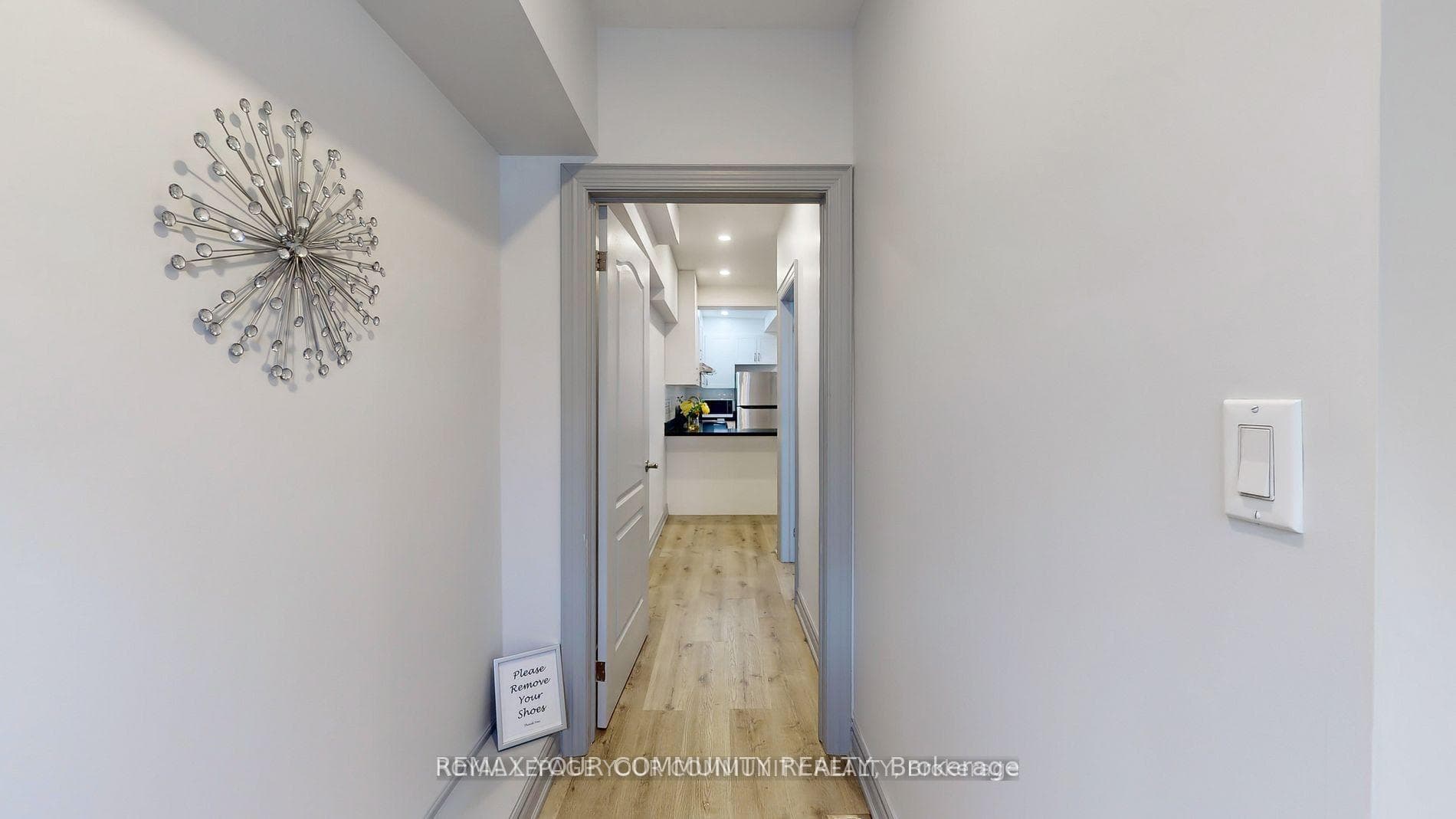 586 Parliament Street C, Toronto, ON M4X 1P8, Toronto C08 — photo 1