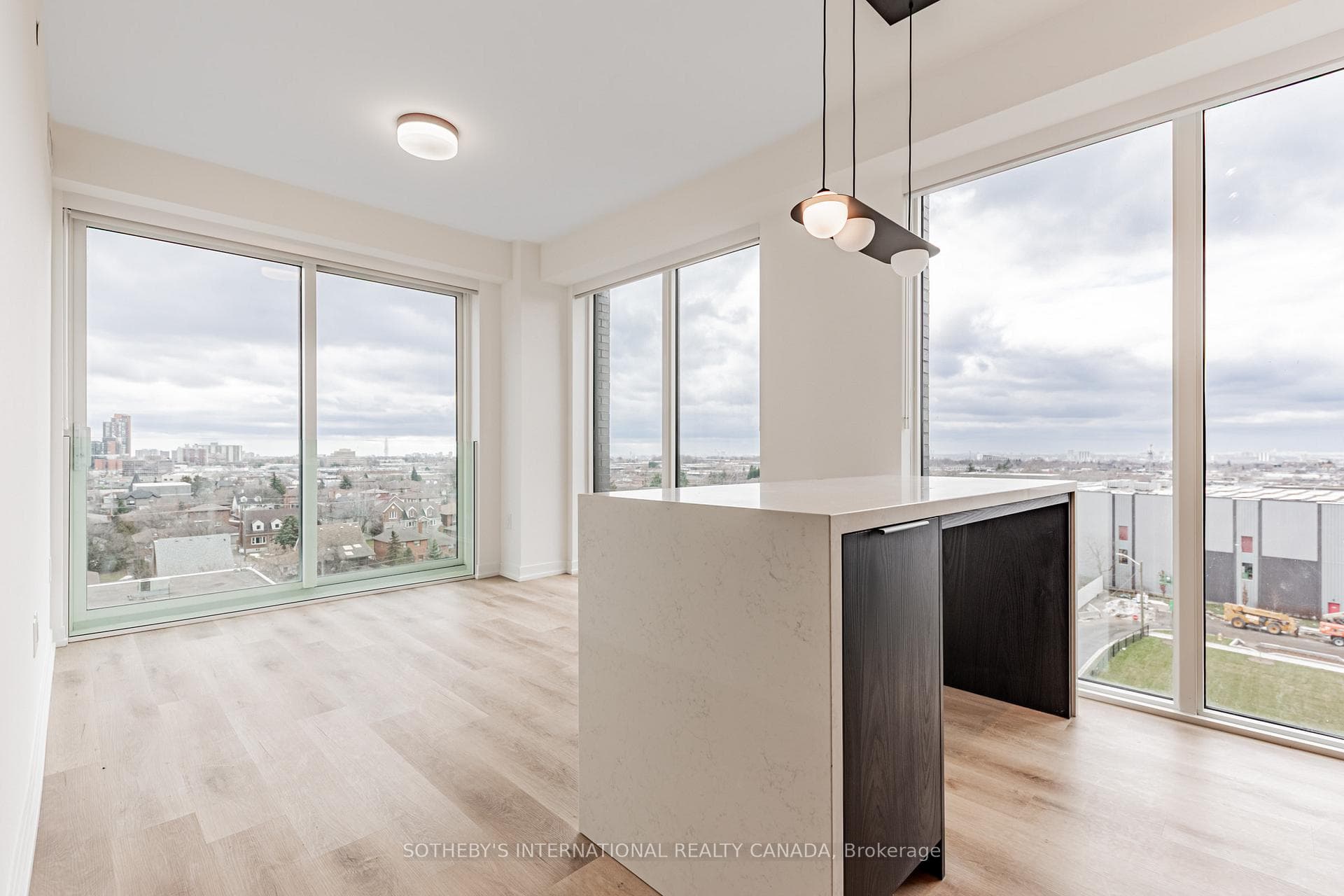 5 York Garden Way 908, Toronto, ON M6A 2V1, Toronto W04 — photo 1