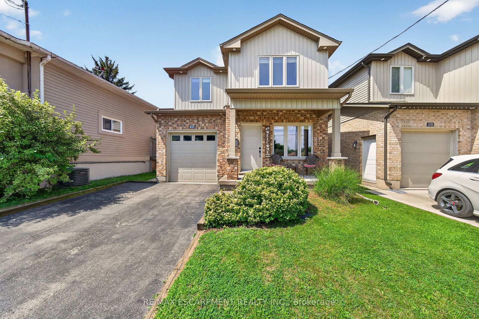 17 Grantham Avenue S, St. Catharines, ON L2P 3B3, St. Catharines — photo 1