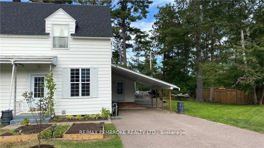 16 Wolfe Avenue, Deep River, ON K0J 1P0, Deep River — photo 1