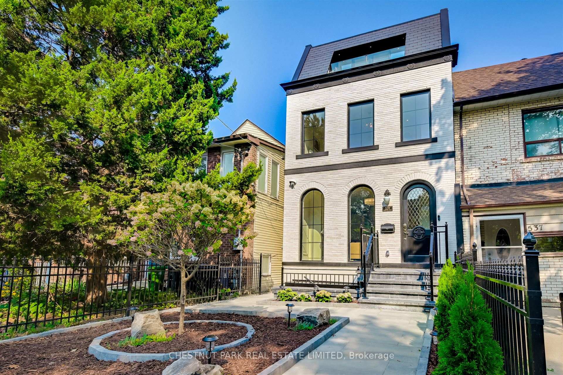 539 Crawford Street, Toronto, ON M6G 3J9, Toronto C01 — photo 1