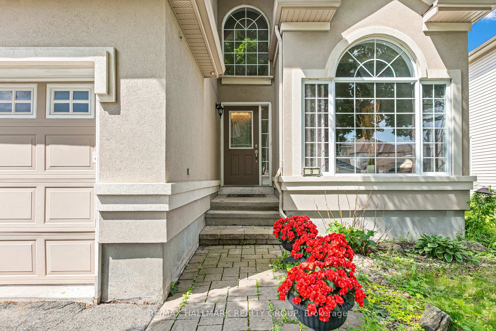 9 Blackshire Circle, Barrhaven, ON K2J 5L8, Barrhaven — photo 1