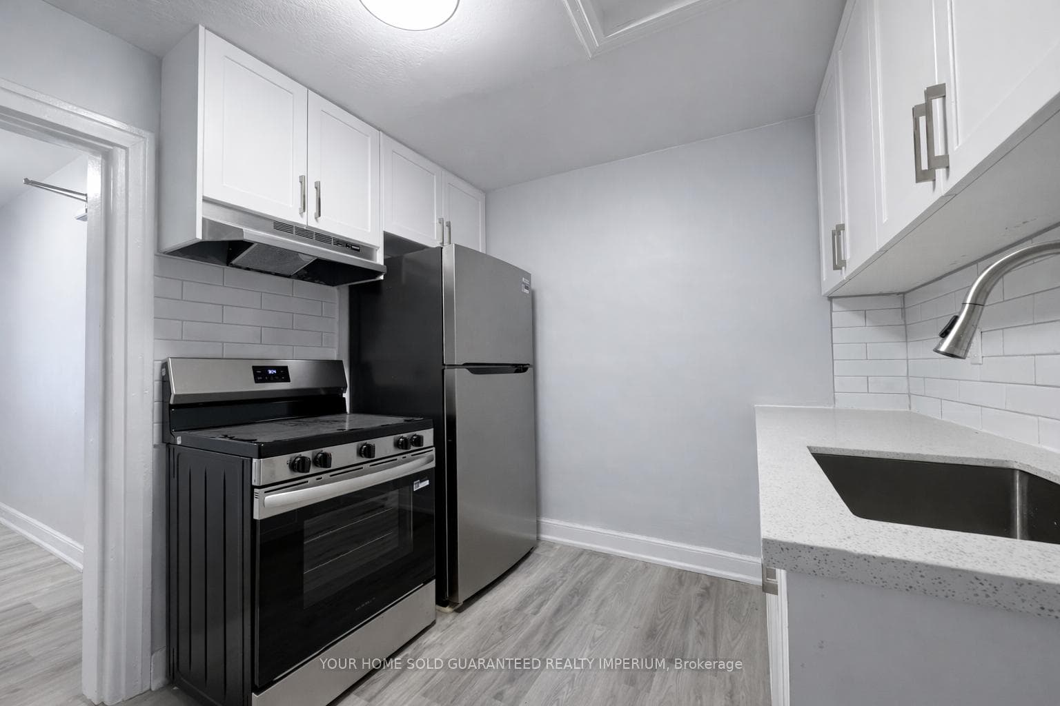 33 Ontario Street 6, St. Catharines, ON L2R 5J3, St. Catharines — photo 1