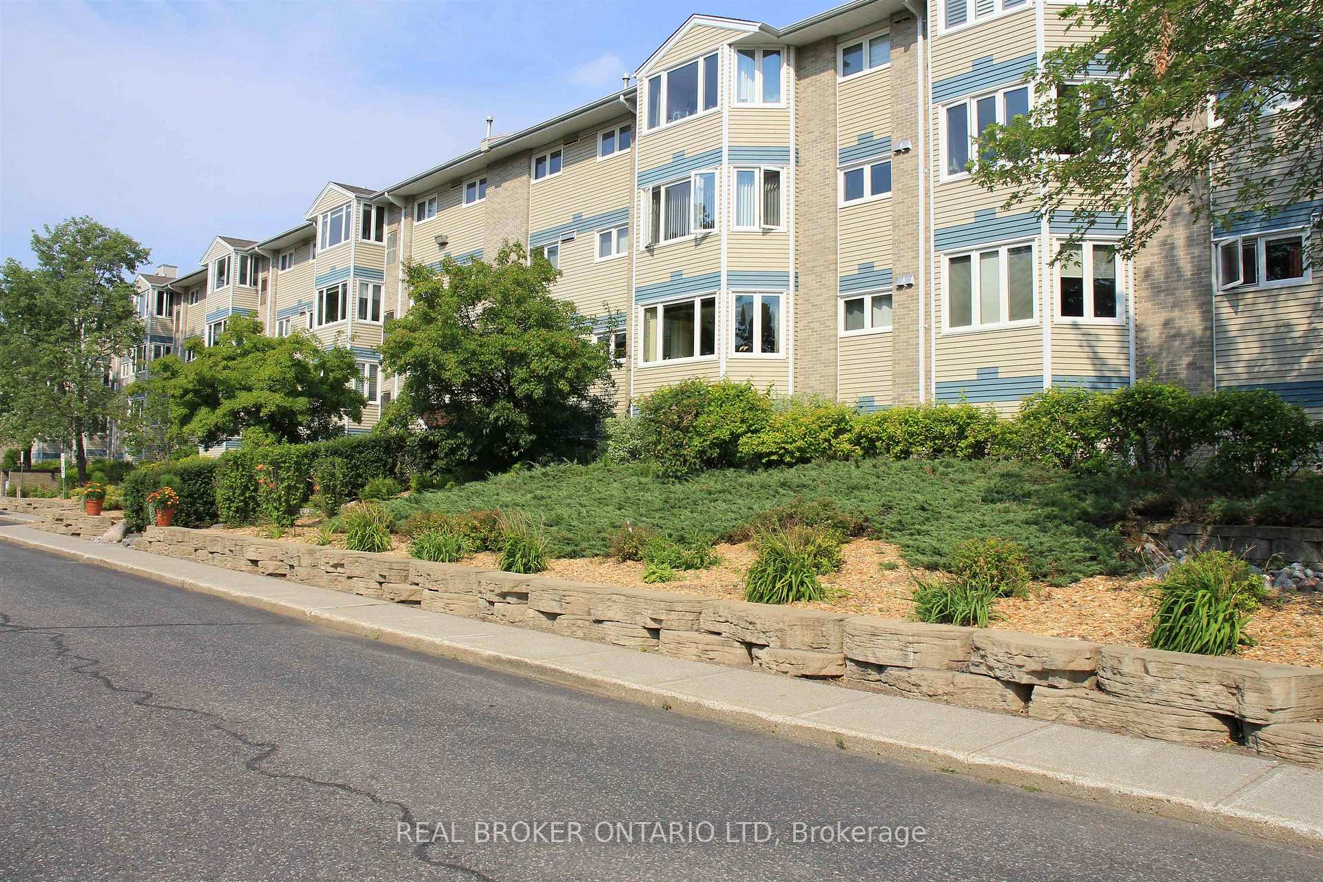 500 Toledo Street 320, Thunder Bay, ON P7A 8A8, Thunder Bay — photo 1