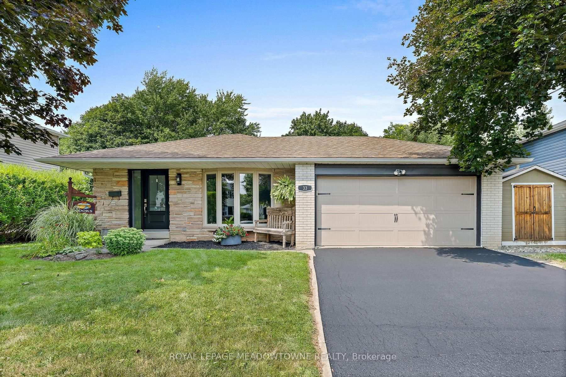 33 Fagan Drive, Halton Hills, ON L7G 4P4
